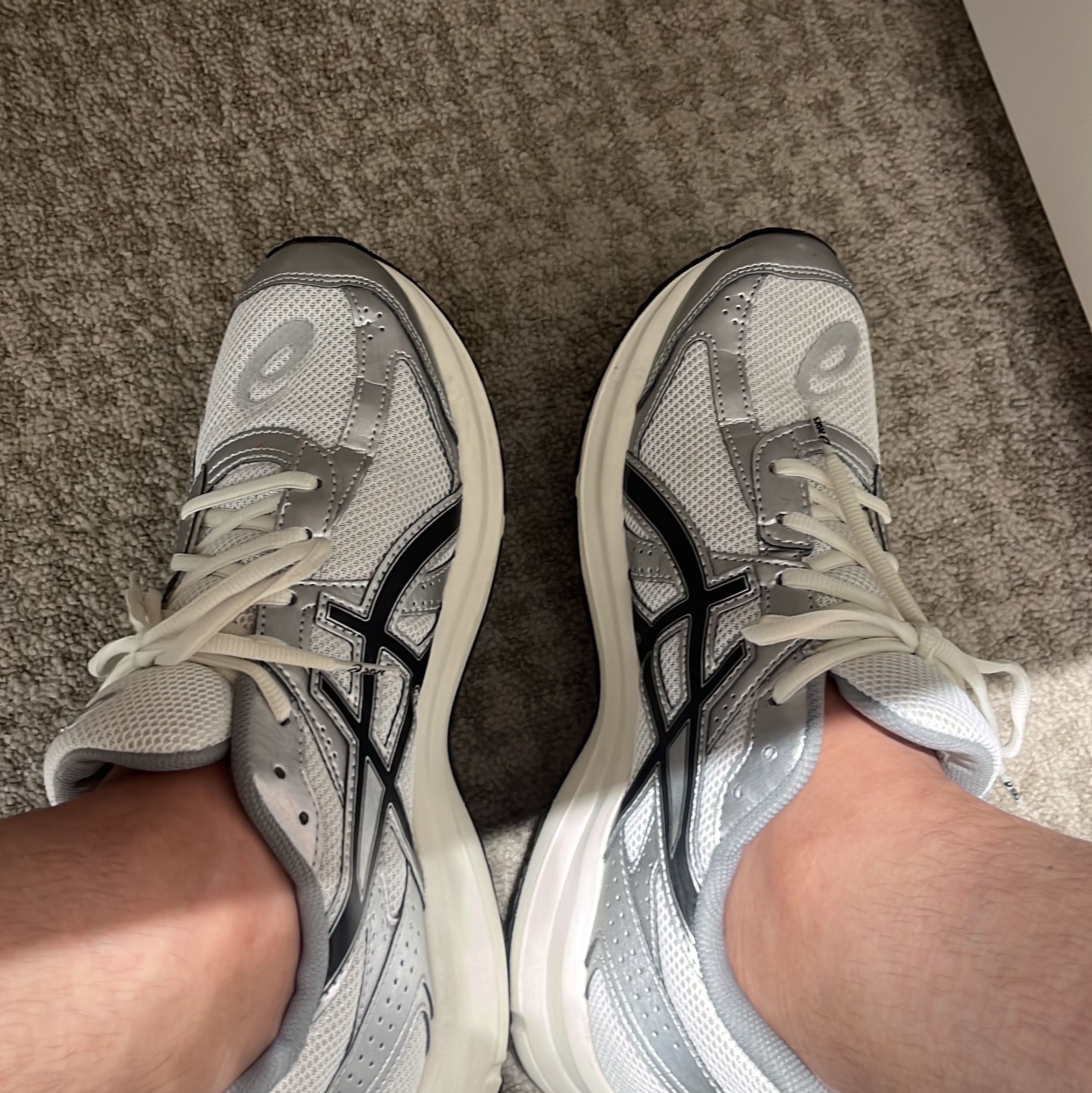 Asics Jog 100 S White Black - 2E Wide 착용 스타일
