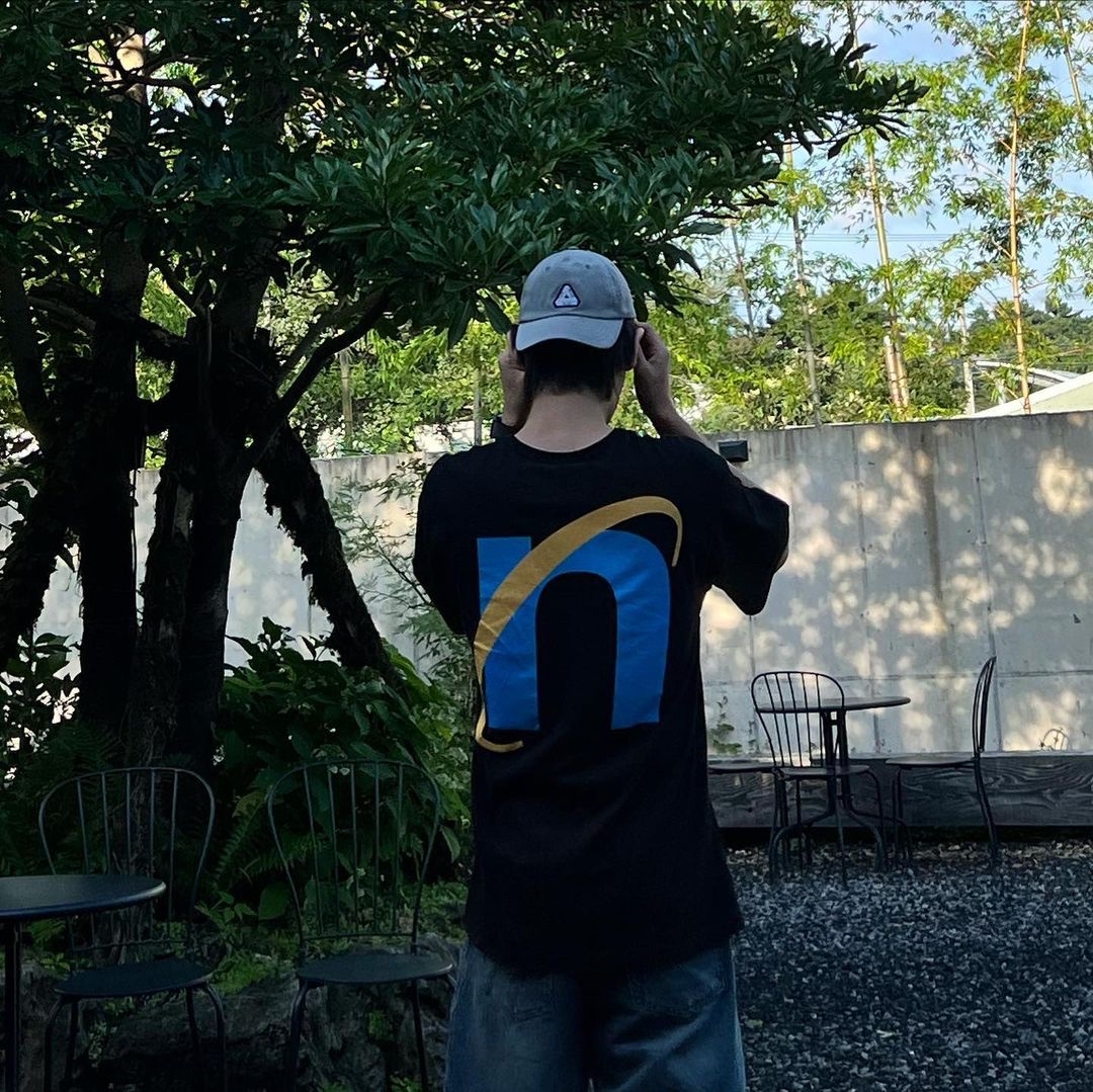 Netherworld Internet Logo T-Shirt Black, Netherworld Internet Logo T-Shirt White 착용 스타일 - 2