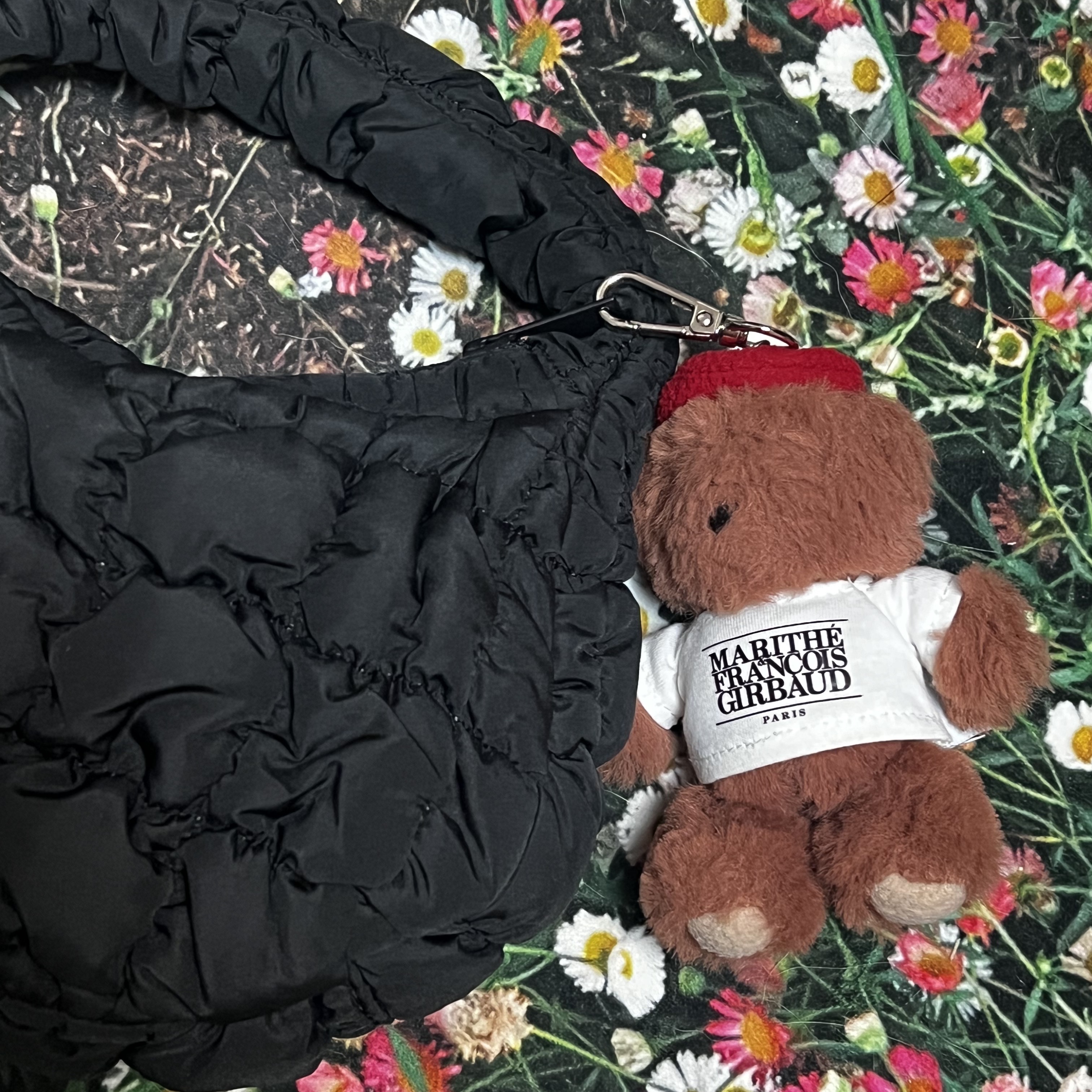 COS Quilted Micro Bag Black 착용 스타일