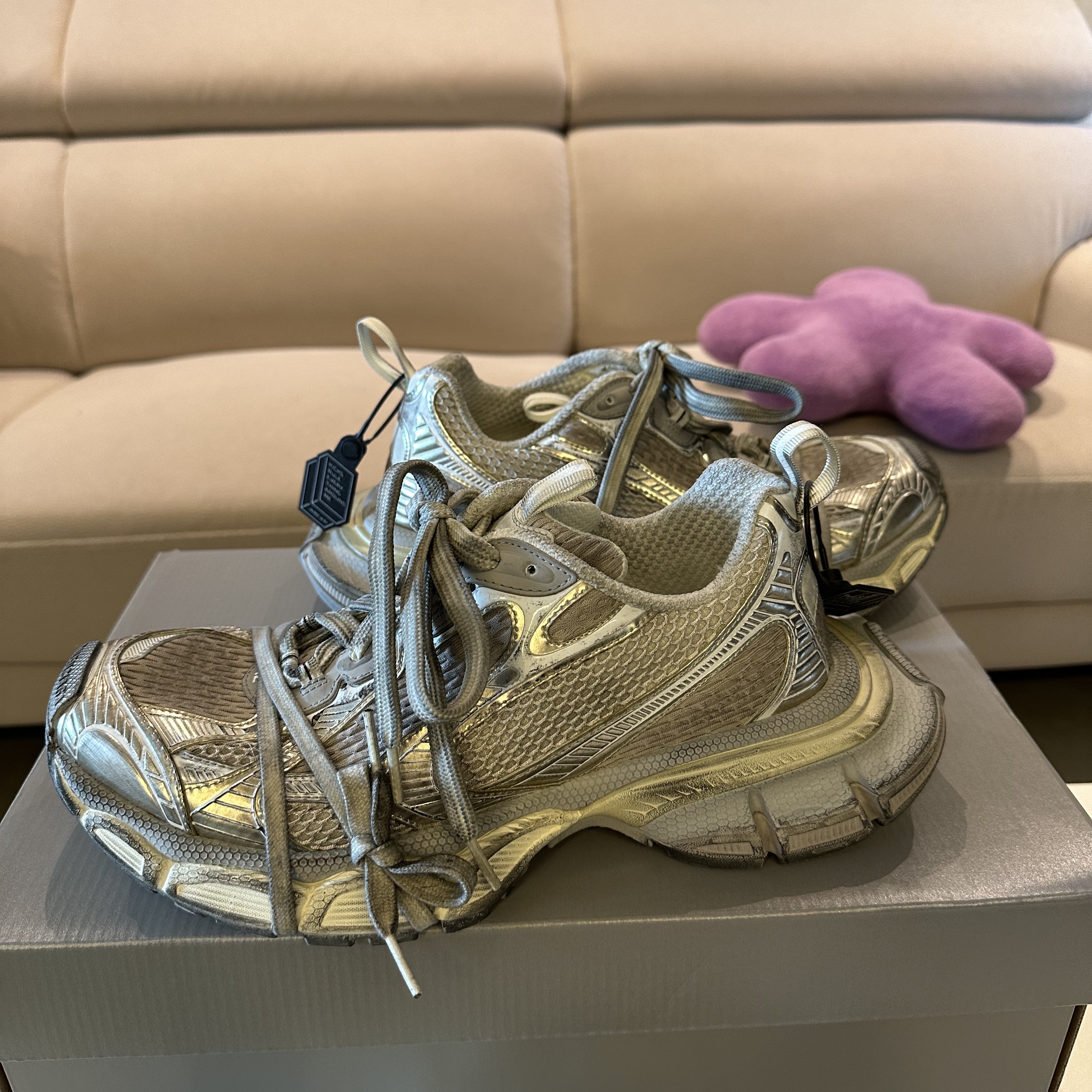 Balenciaga 3XL Sneakers Light Beige 착용 스타일