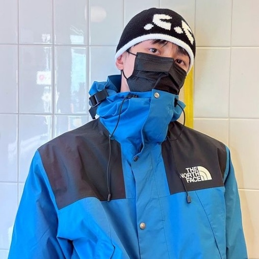 Nike ACG Storm-Fit ADV Cascade Rains Full Zip Jacket Black - Asia, Supreme x The North Face Summit Series Rescue Mountain Pro Jacket Blue - 22SS 착용 스타일 - 3