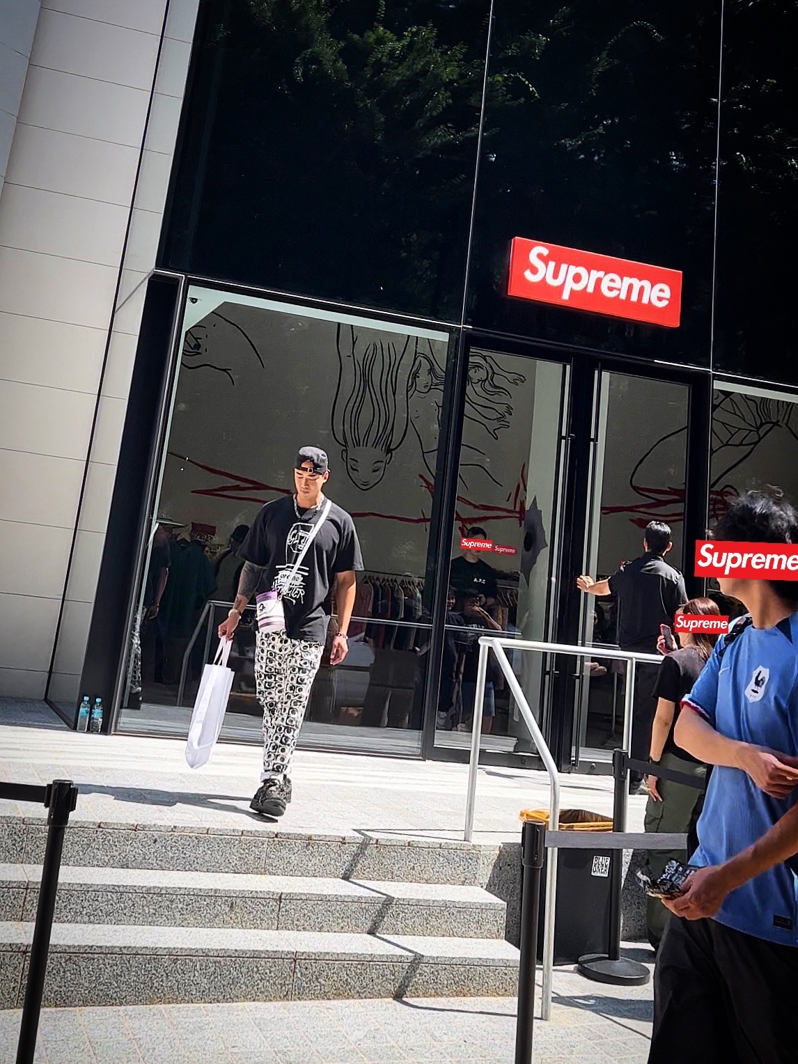 Supreme x Jean Paul Gaultier T-Shirt Black - 19SS, Supreme x Nike Lightweight Crew Socks Black (1 Pack) 착용 스타일 - 1