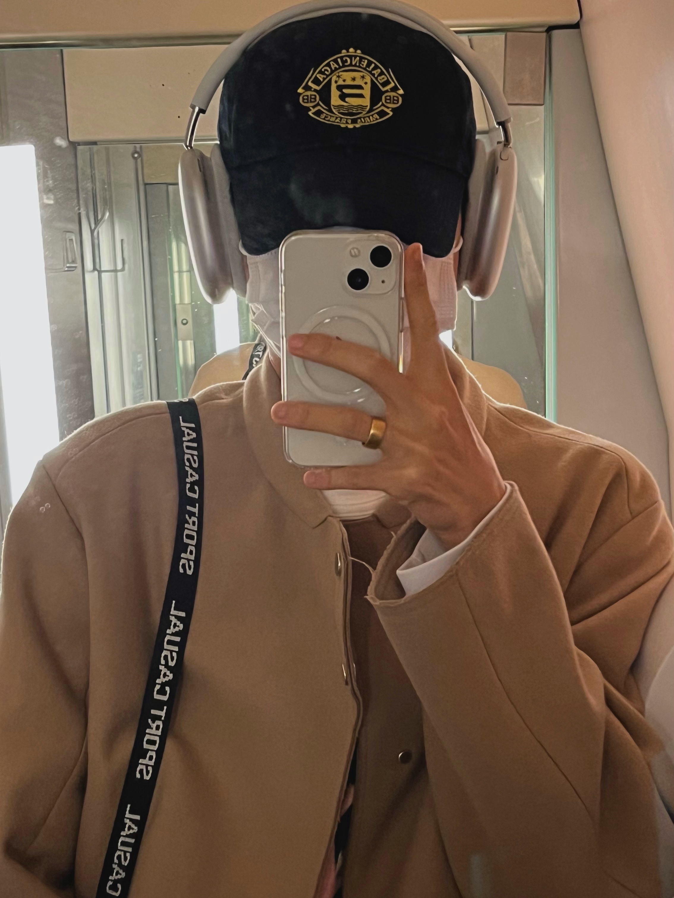 Apple AirPods Max Lightning Silver (Korean Ver.), Human Made Beatles T-Shirt White 착용 스타일