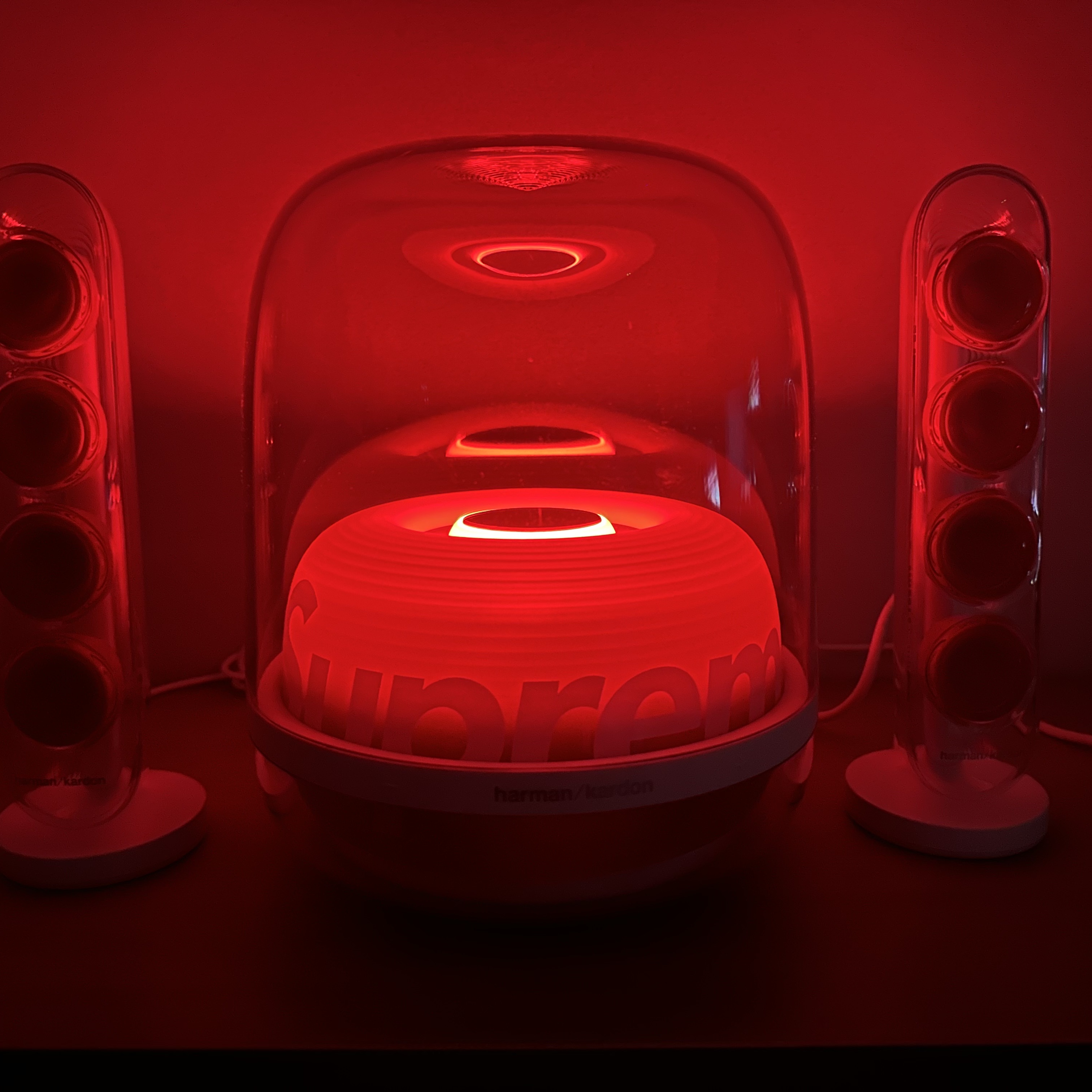 Supreme x Harman Kardon Soundsticks White (Korean Ver.) - 23FW 착용 스타일 - 4