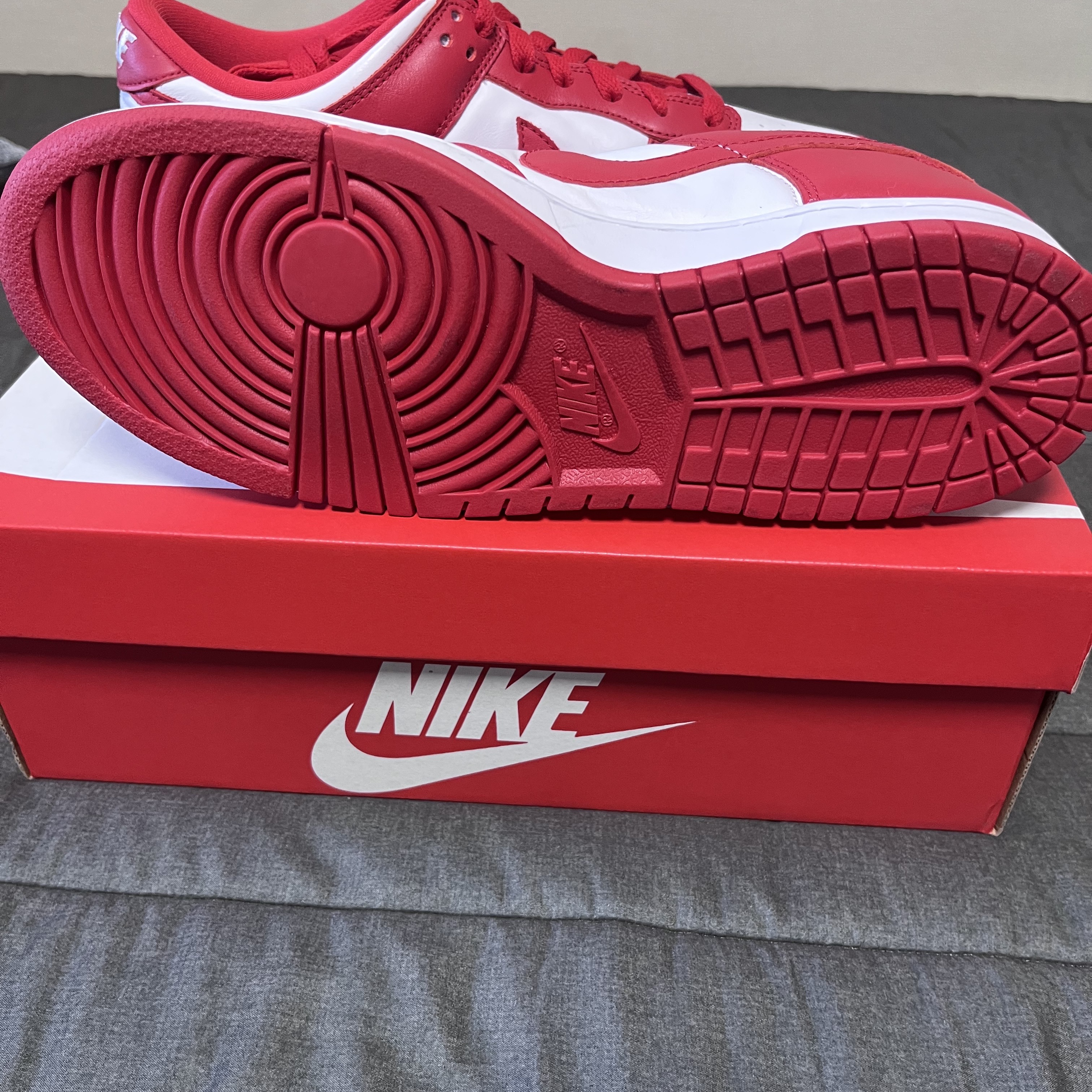 Nike Dunk Low SP White and University Red 2023 착용 스타일 - 2