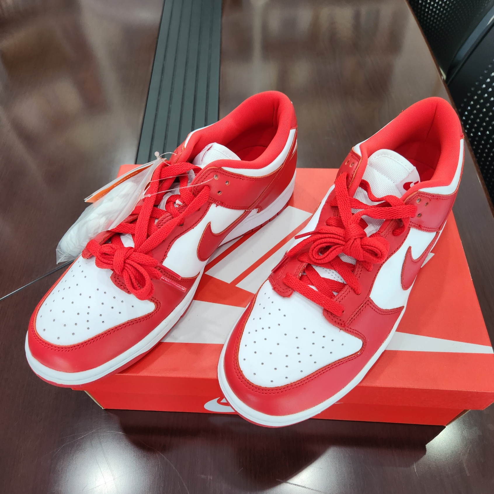 Nike Dunk Low SP White and University Red 2023 착용 스타일 - 1