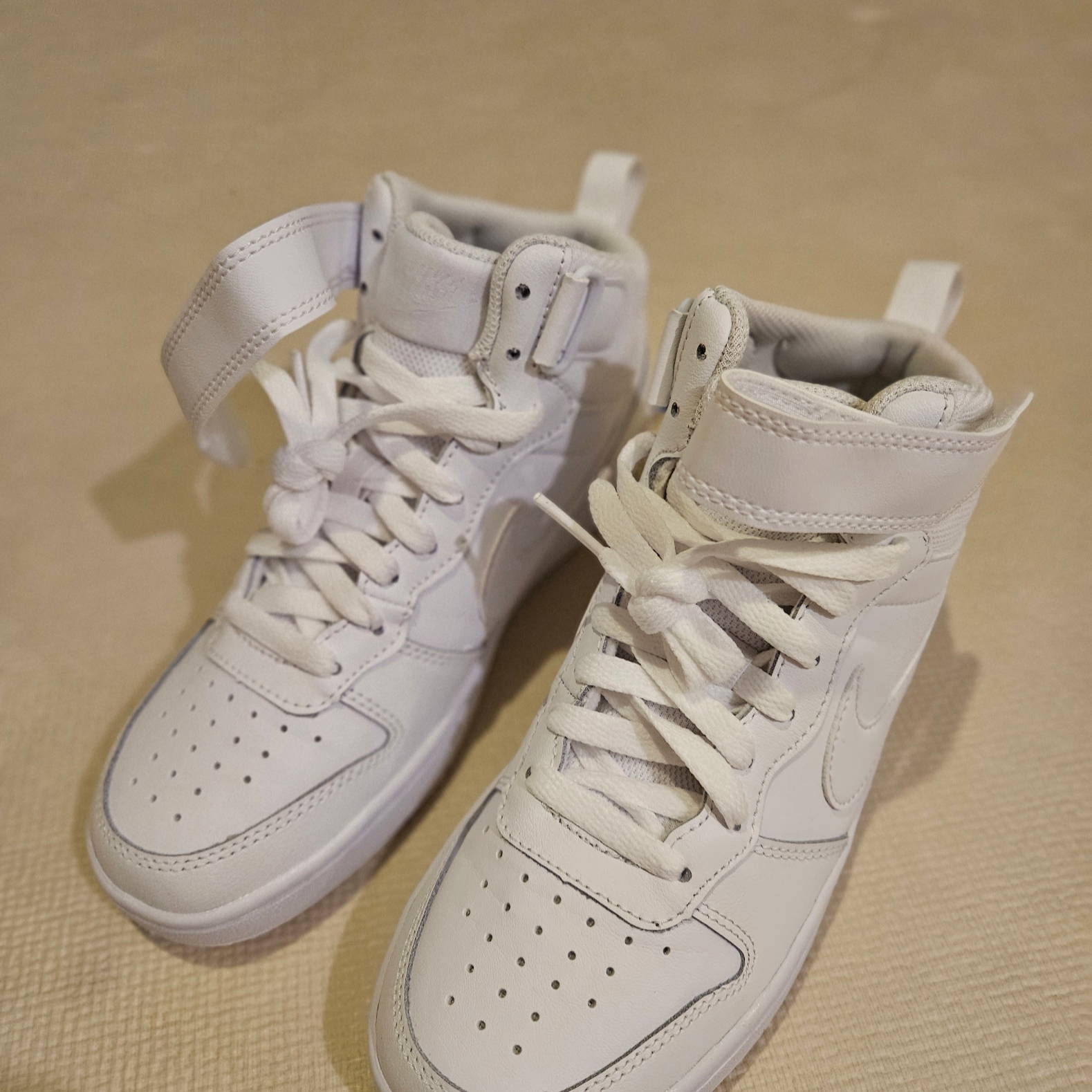 (GS) Nike Court Borough Mid 2 Triple White 착용 스타일