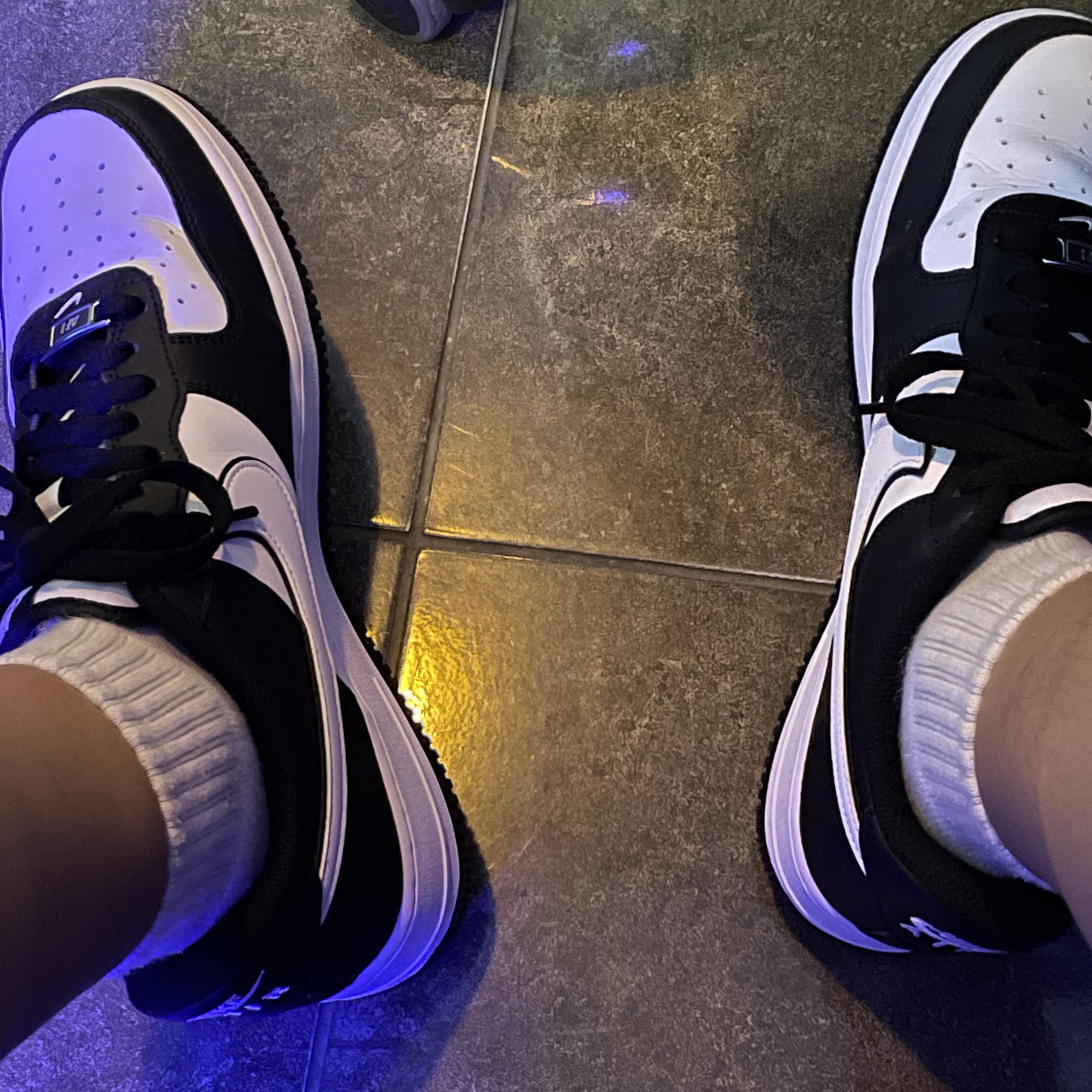 Nike Air Force 1 '07 Black White 착용 스타일