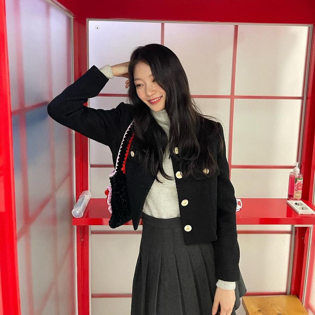 (W) Thom Browne Super 120 Twill Below The Knee Pleated Skirt Medium Grey, Green Butter Women Pintuck Pleats Skirt Pants Belt Set Black 착용 스타일 - 2