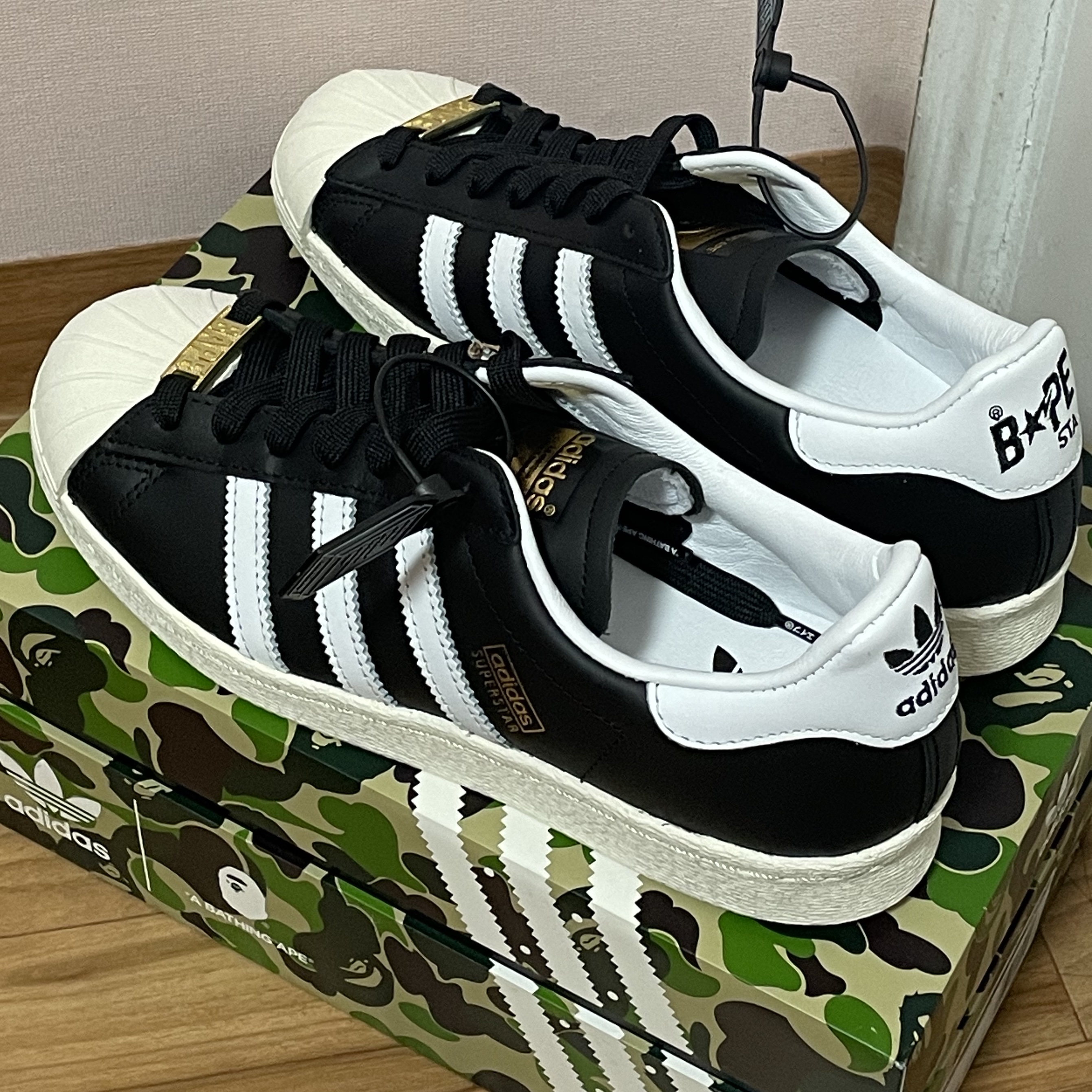 Adidas x BAPE Superstar 80s Core Black Off White 착용 스타일