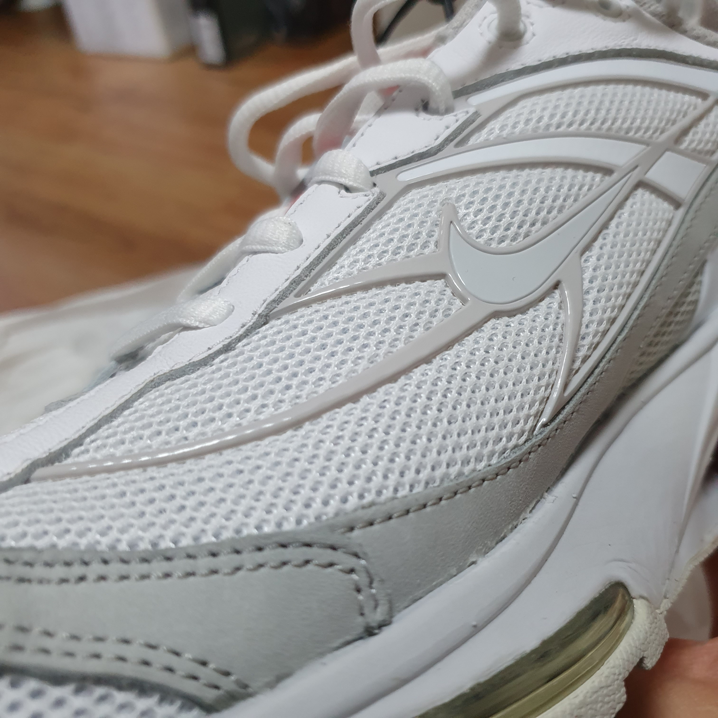 Nike x Supreme Shox Ride 2 SP White 착용 스타일 - 3