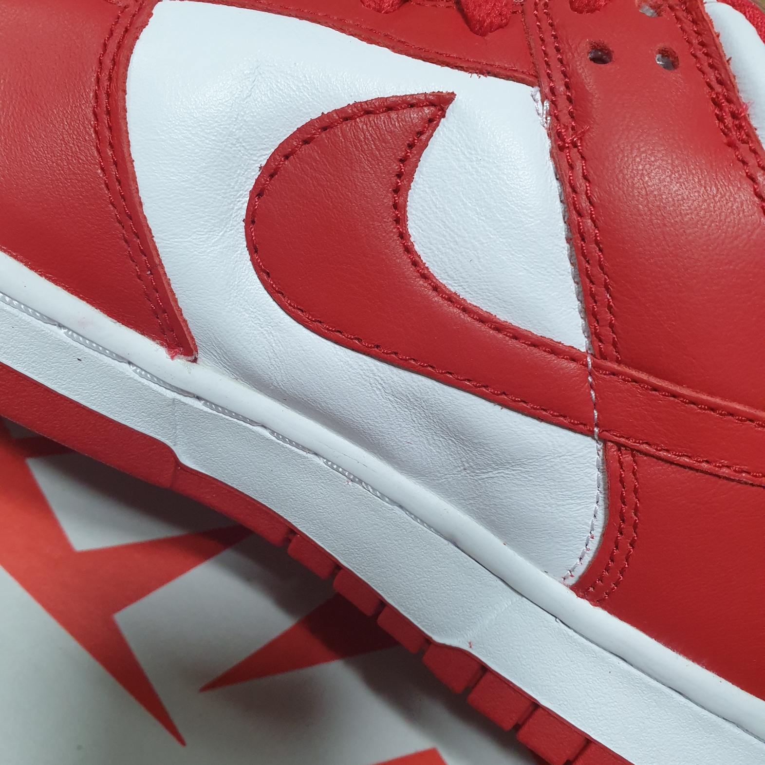 Nike Dunk Low SP White and University Red 2023 착용 스타일 - 3