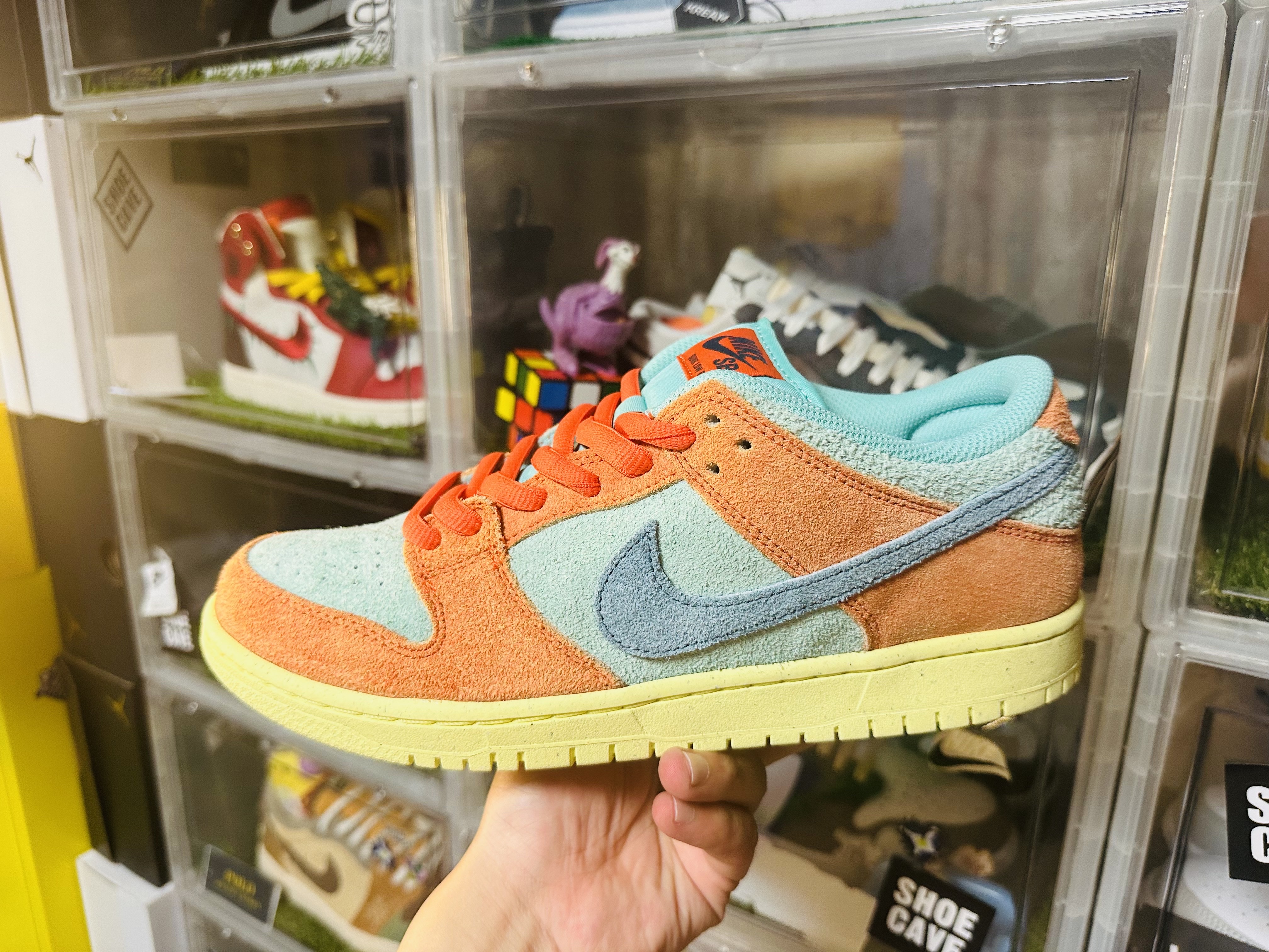 Nike SB Dunk Low Pro Premium Orange and Emerald Rise 착용 스타일 - 1