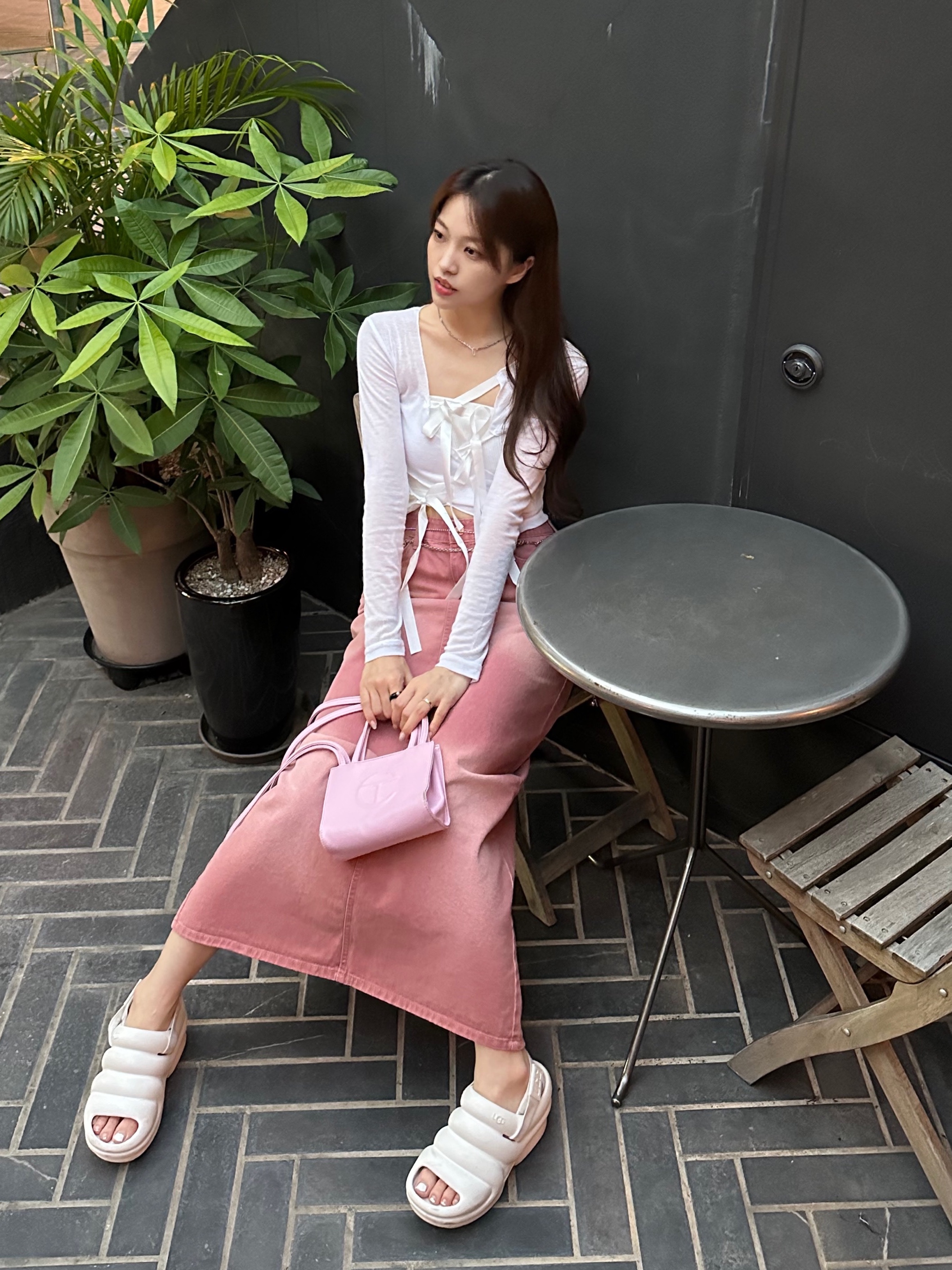Telfar Small Shopping Bag Bubblegum Pink, (W) UGG Aww Yeah Sandal Bright White 착용 스타일 - 2
