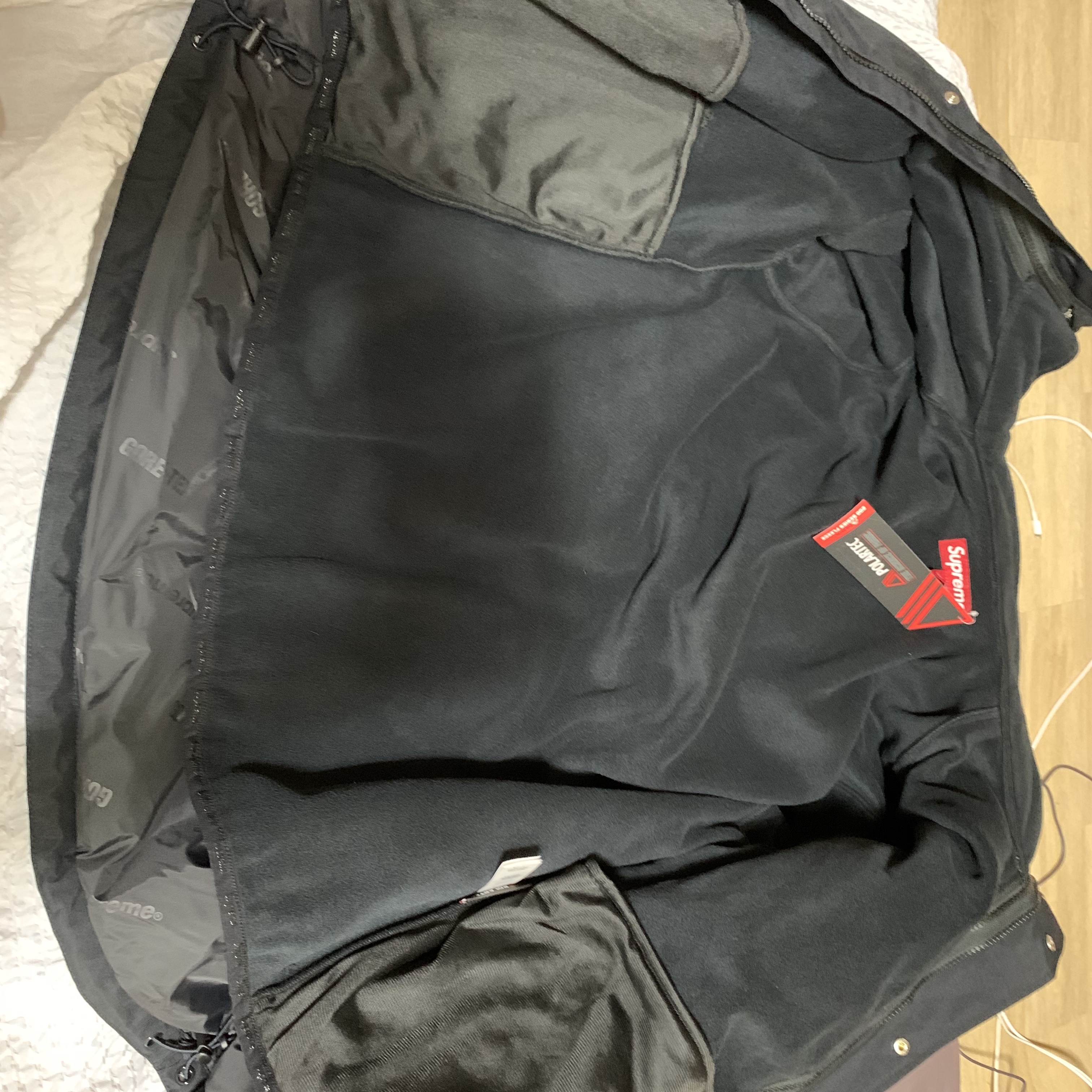 Supreme 2-In-1 Gore-Tex Polartec Liner Jacket Black - 23FW, Supreme Gore-Tex Cargo Pants Black - 23FW 착용 스타일 - 2