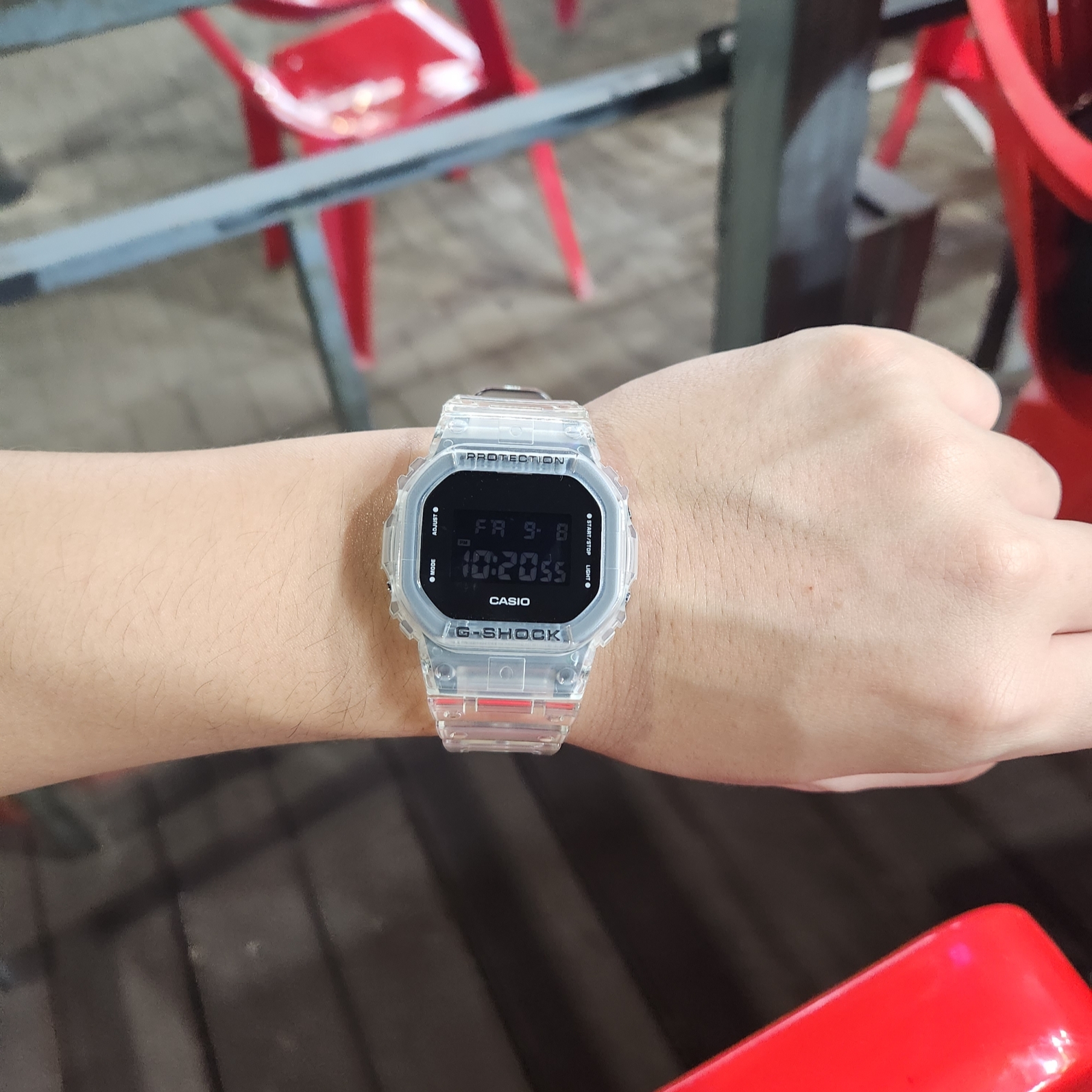 Casio G-Shock DW-5600SKE-7 착용 스타일