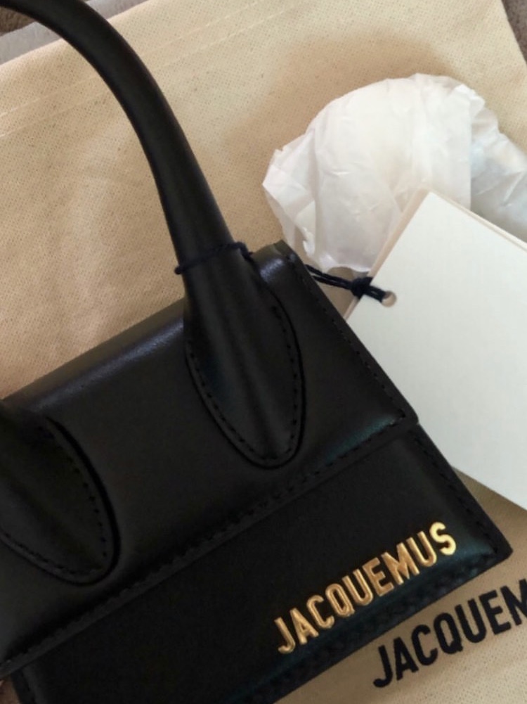 Jacquemus Le Chiquito Signature Leather Mini Handbag Black 착용 스타일