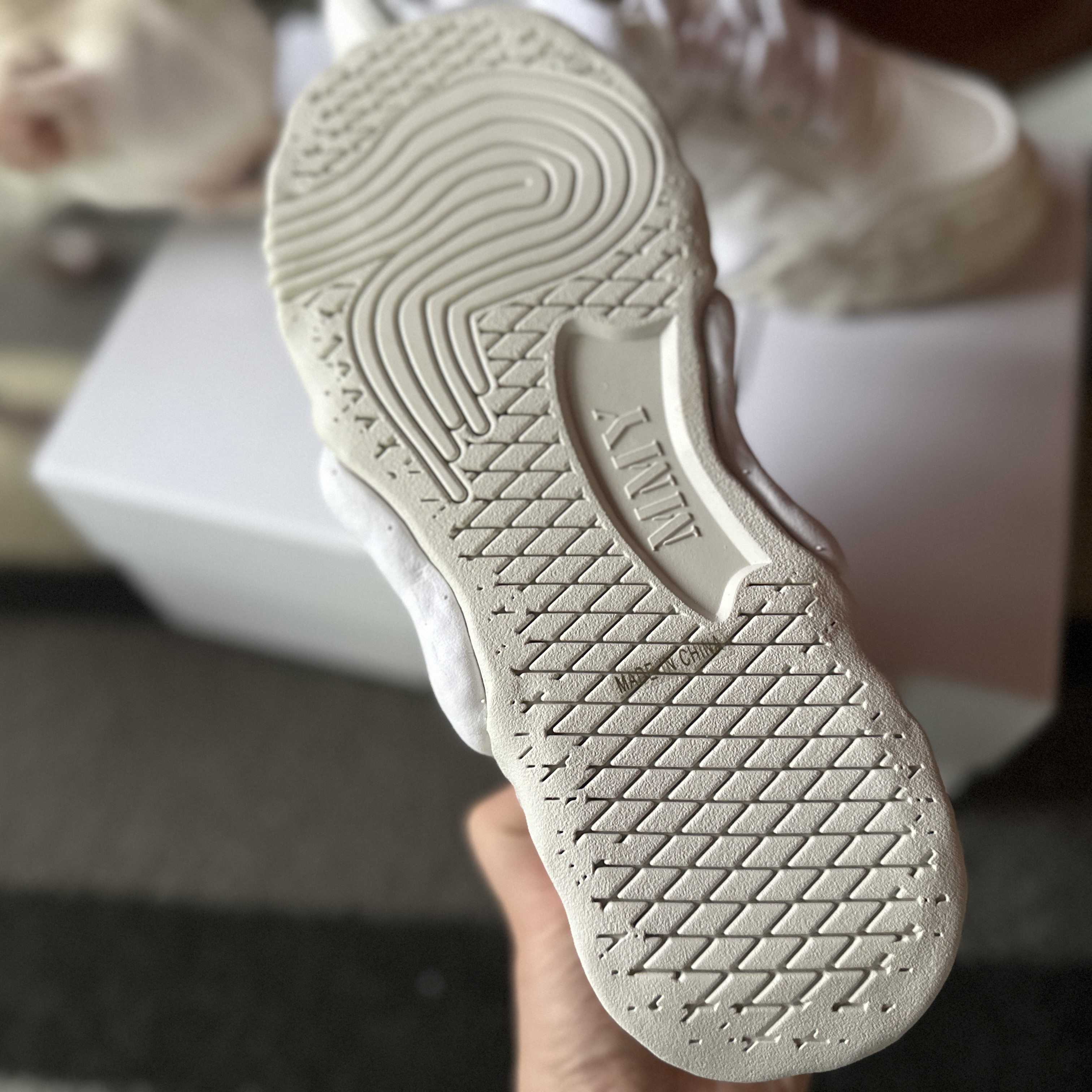 Maison Mihara Yasuhiro Parker OG Sole Canvas Low-top Sneakers White 착용 스타일 - 5