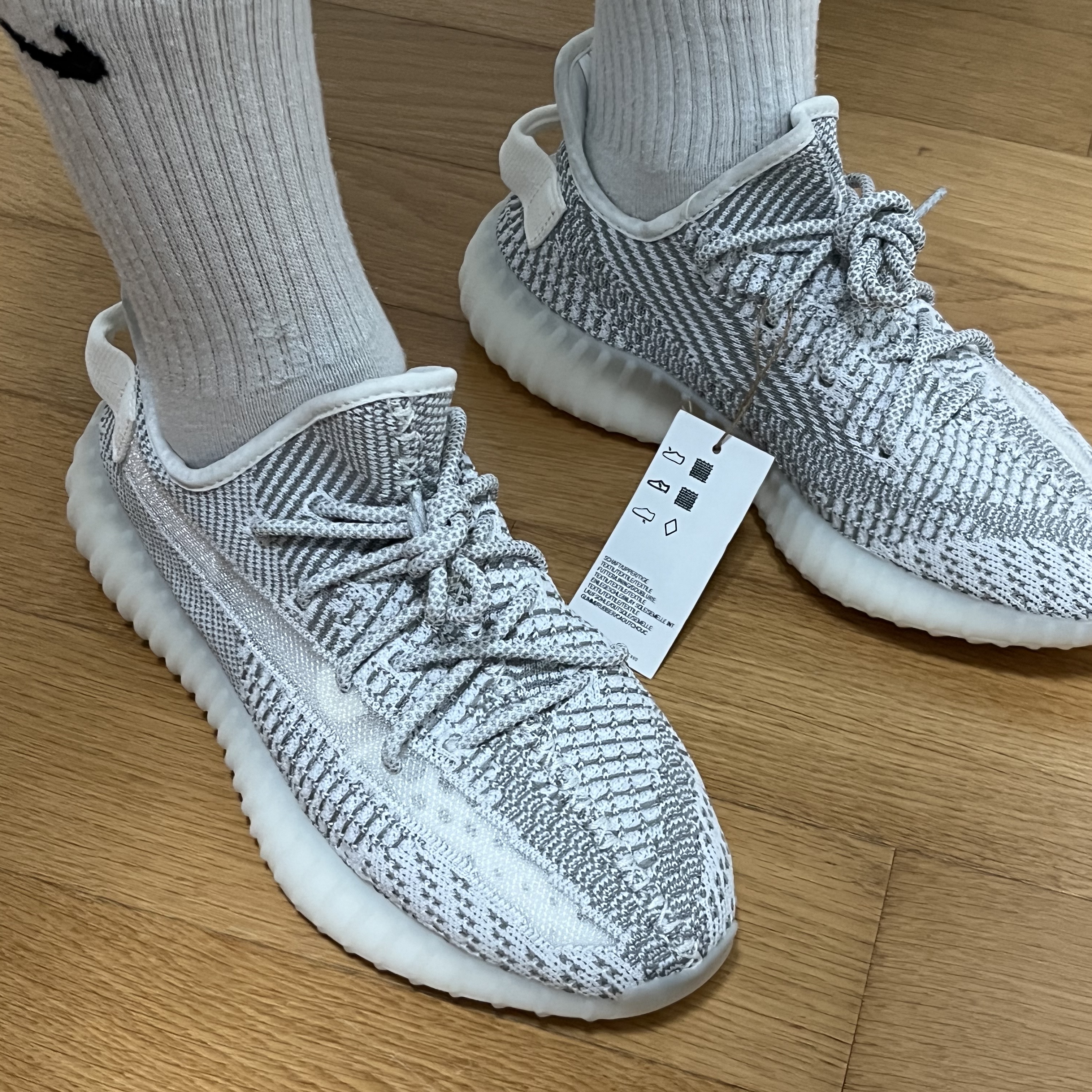 Adidas Yeezy Boost 350 V2 Static 2023 착용 스타일