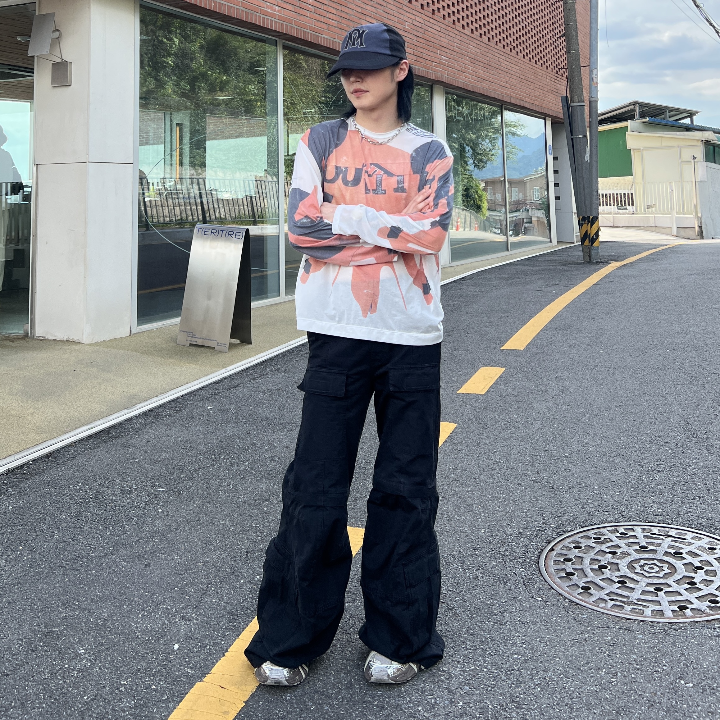 Balenciaga Flared Cargo Pants Black, Balenciaga 3XL Sneakers Worn Out Light Beige 착용 스타일 - 1