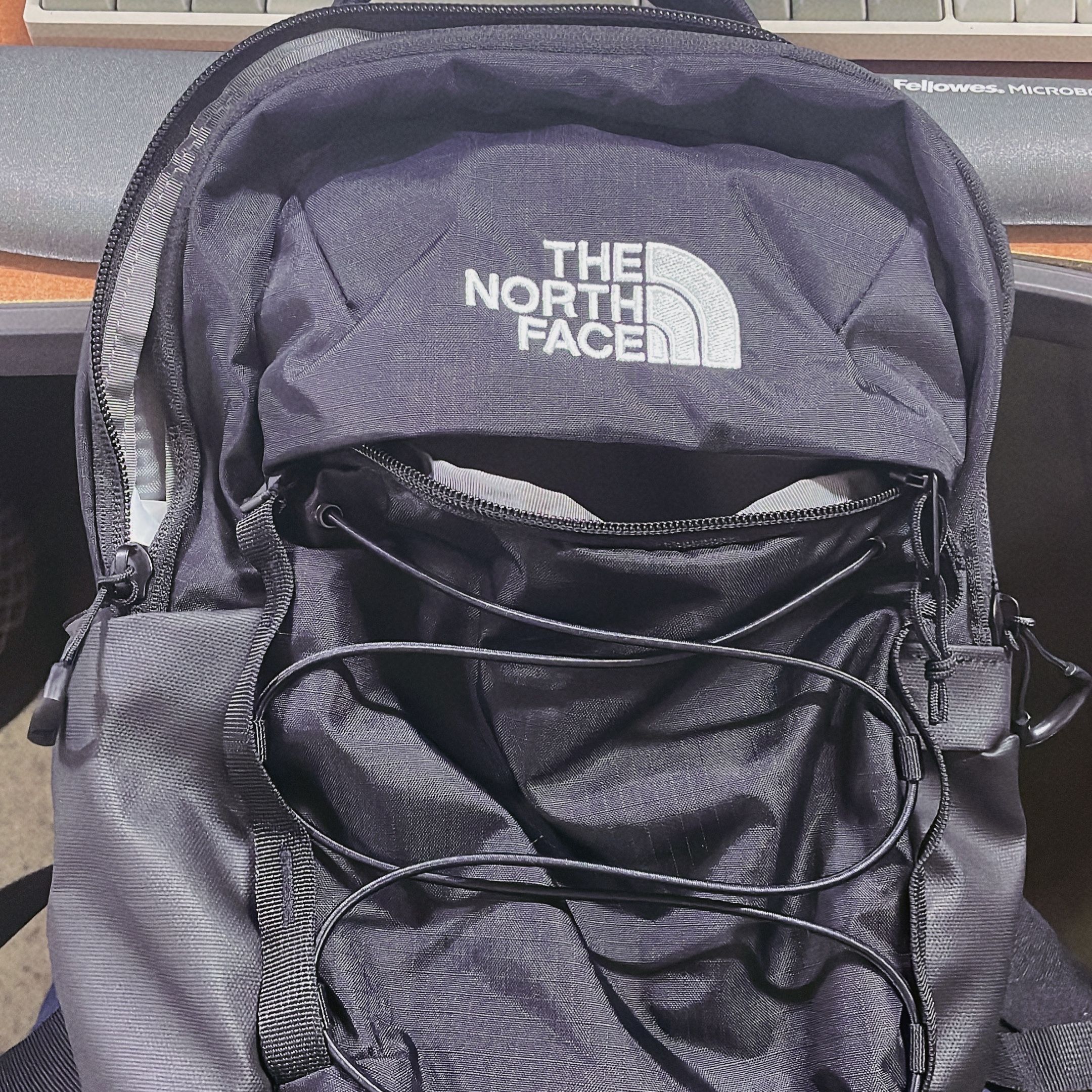 The North Face Borealis Mini Backpack Black 착용 스타일 - 1