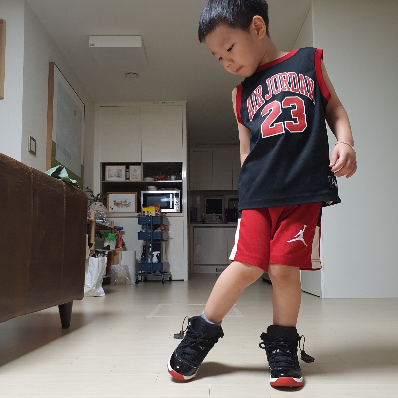 Jordan 11 Retro Low Bred 착용 스타일 - 3