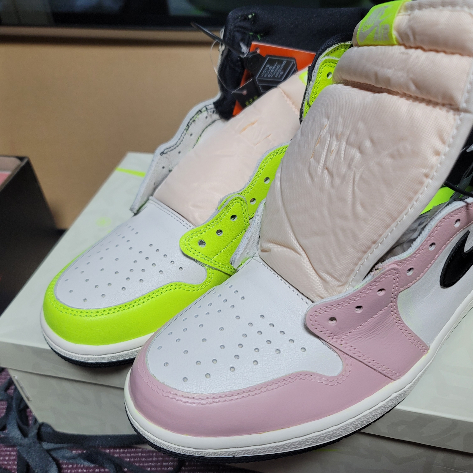 Jordan 1 Retro High OG Volt 착용 스타일 - 2