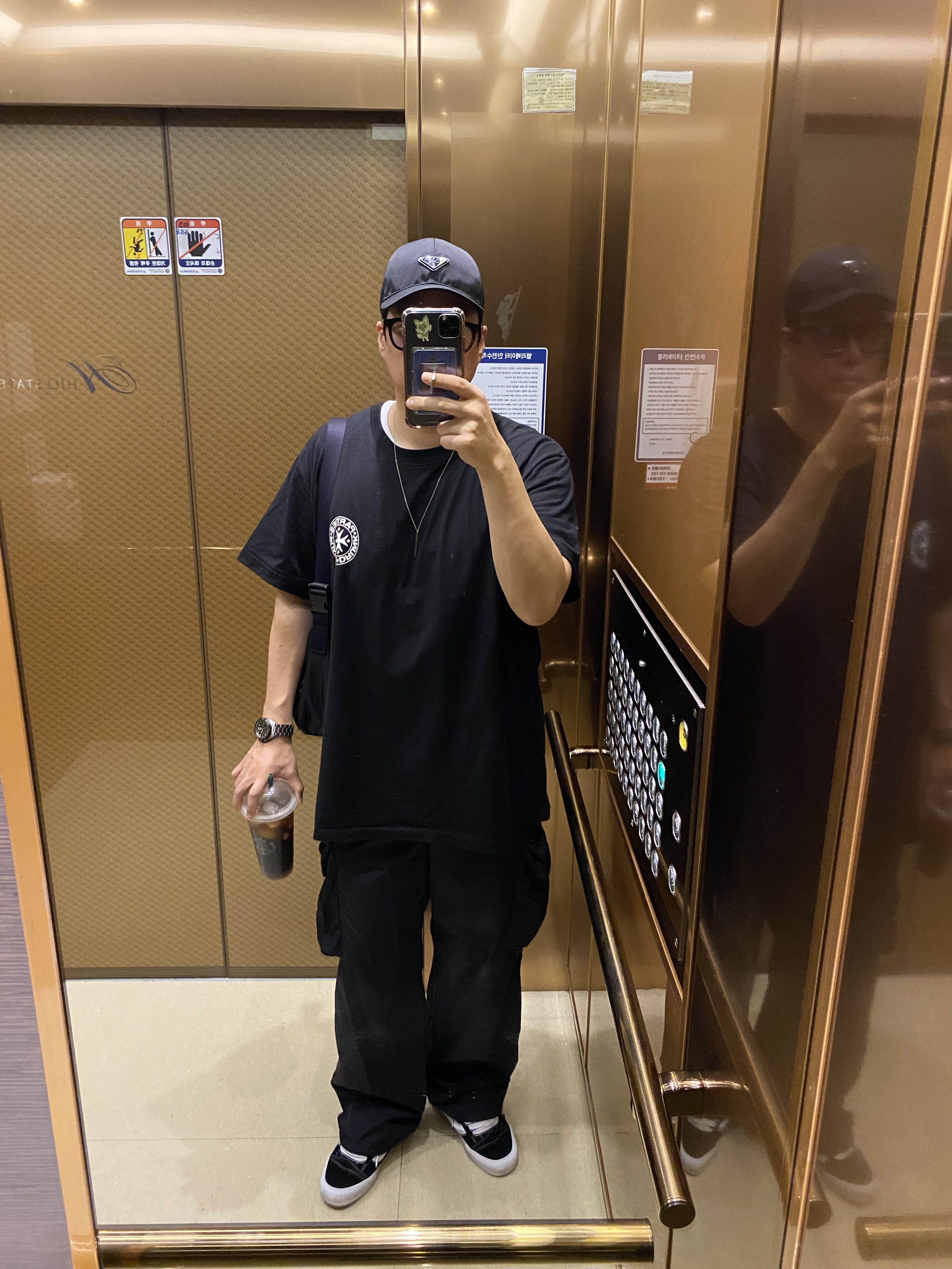 Vans Knu-Skool Black True White, Prada Nylon Baseball Cap Black 착용 스타일