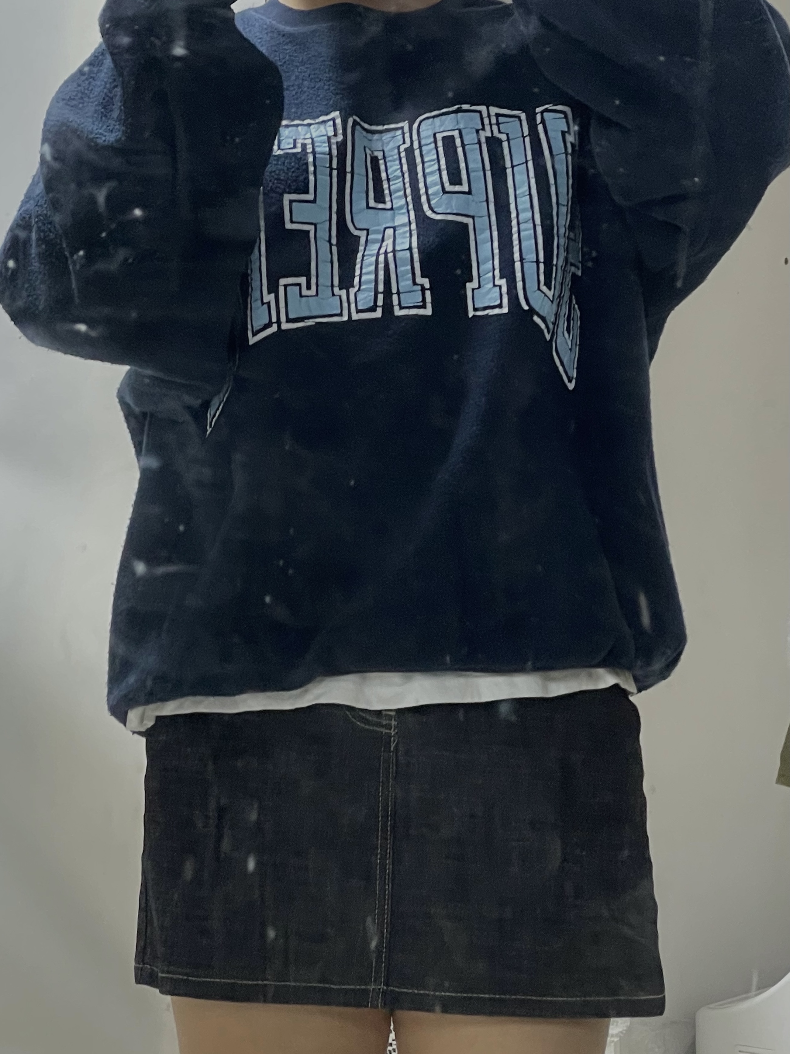 Supreme Inside Out Crewneck Navy - 23FW 착용 스타일 - 2
