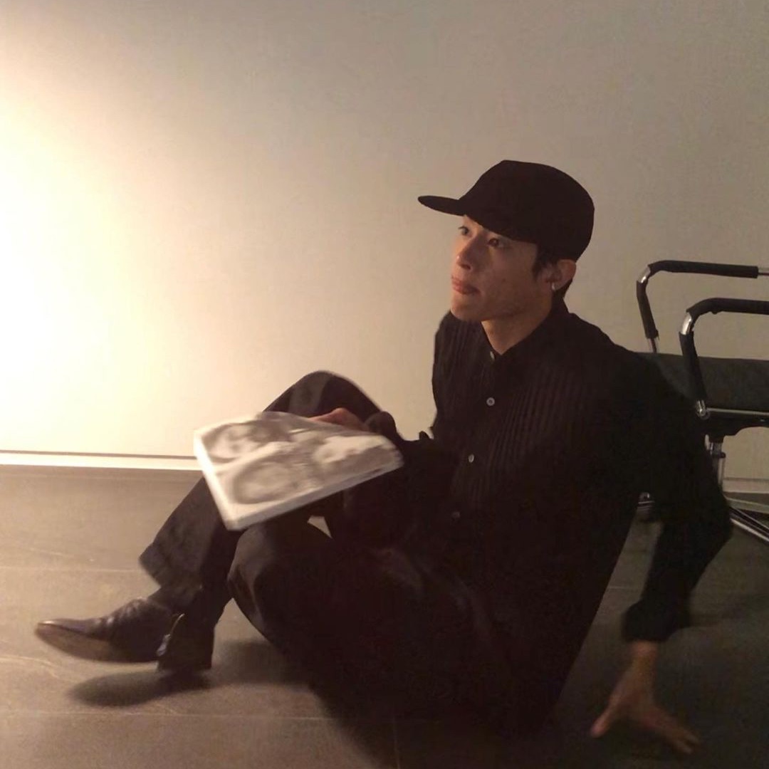 Homme Plisse Issey Miyake Pleats MC August Polo Black, Lemaire Cotton  Workwear Double Breasted Jacket Dark Grey 착용 스타일 - 2