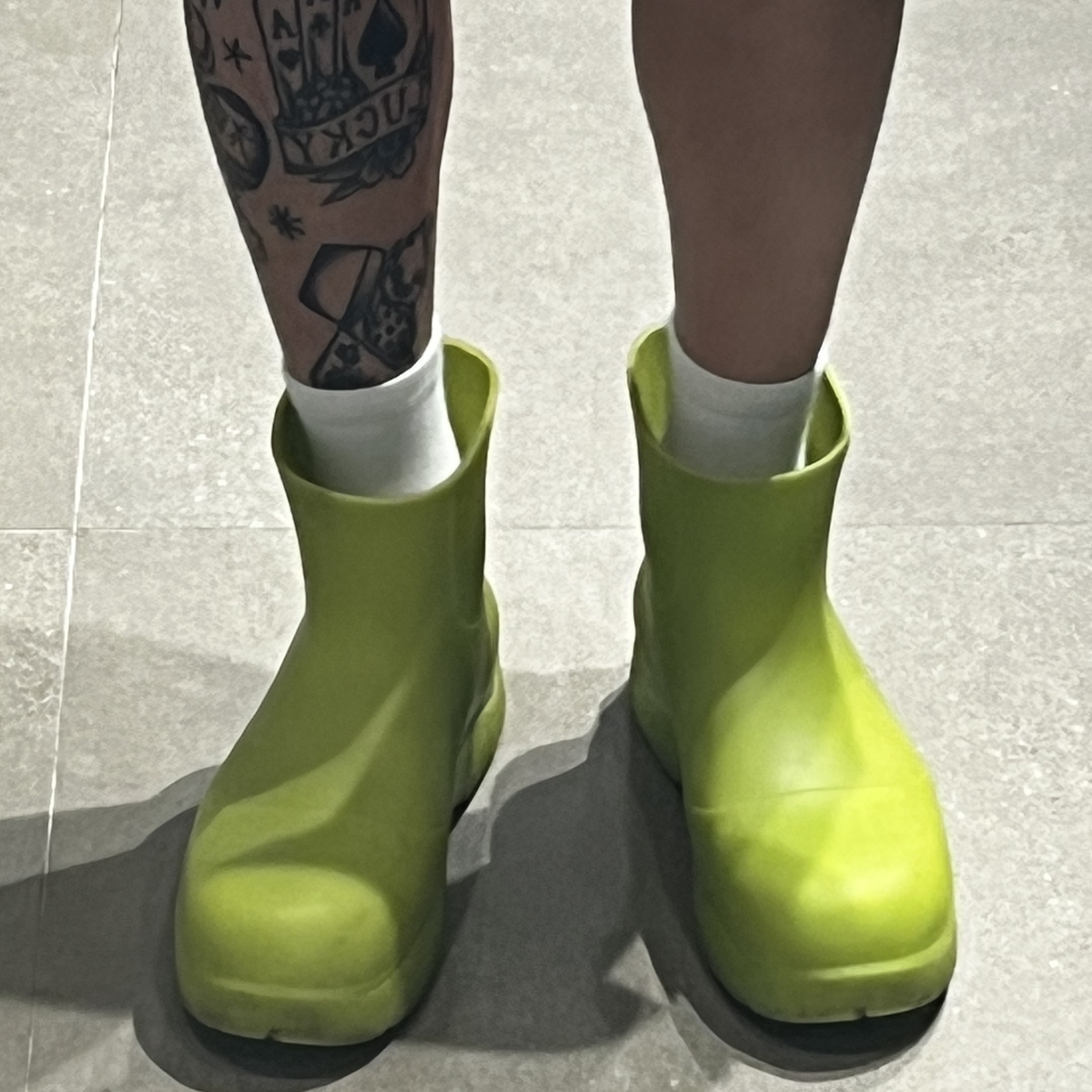 Bottega Veneta Puddle Ankle Boots Kiwi 착용 스타일 - 2
