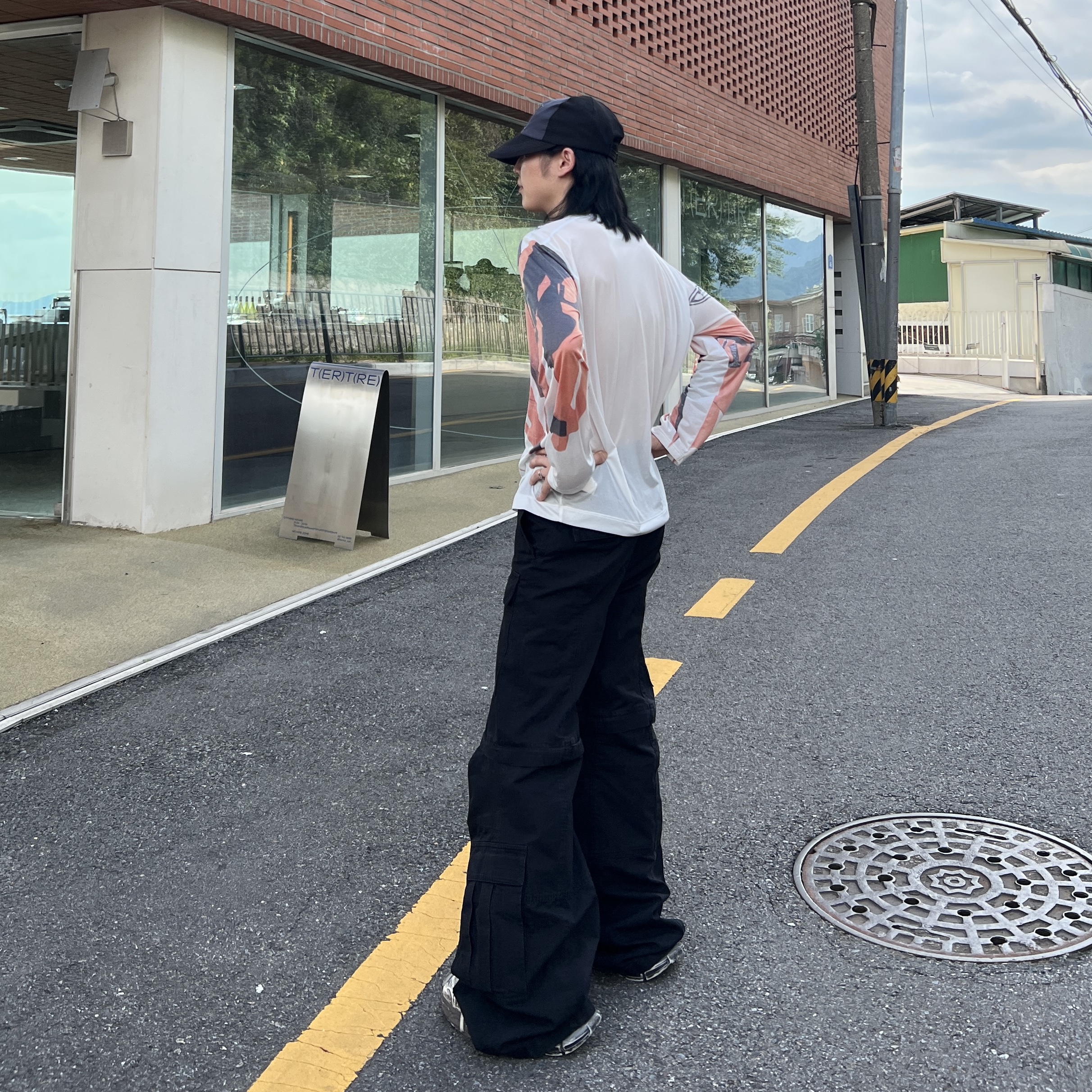 Balenciaga Flared Cargo Pants Black, Balenciaga 3XL Sneakers Worn Out Light Beige 착용 스타일 - 2