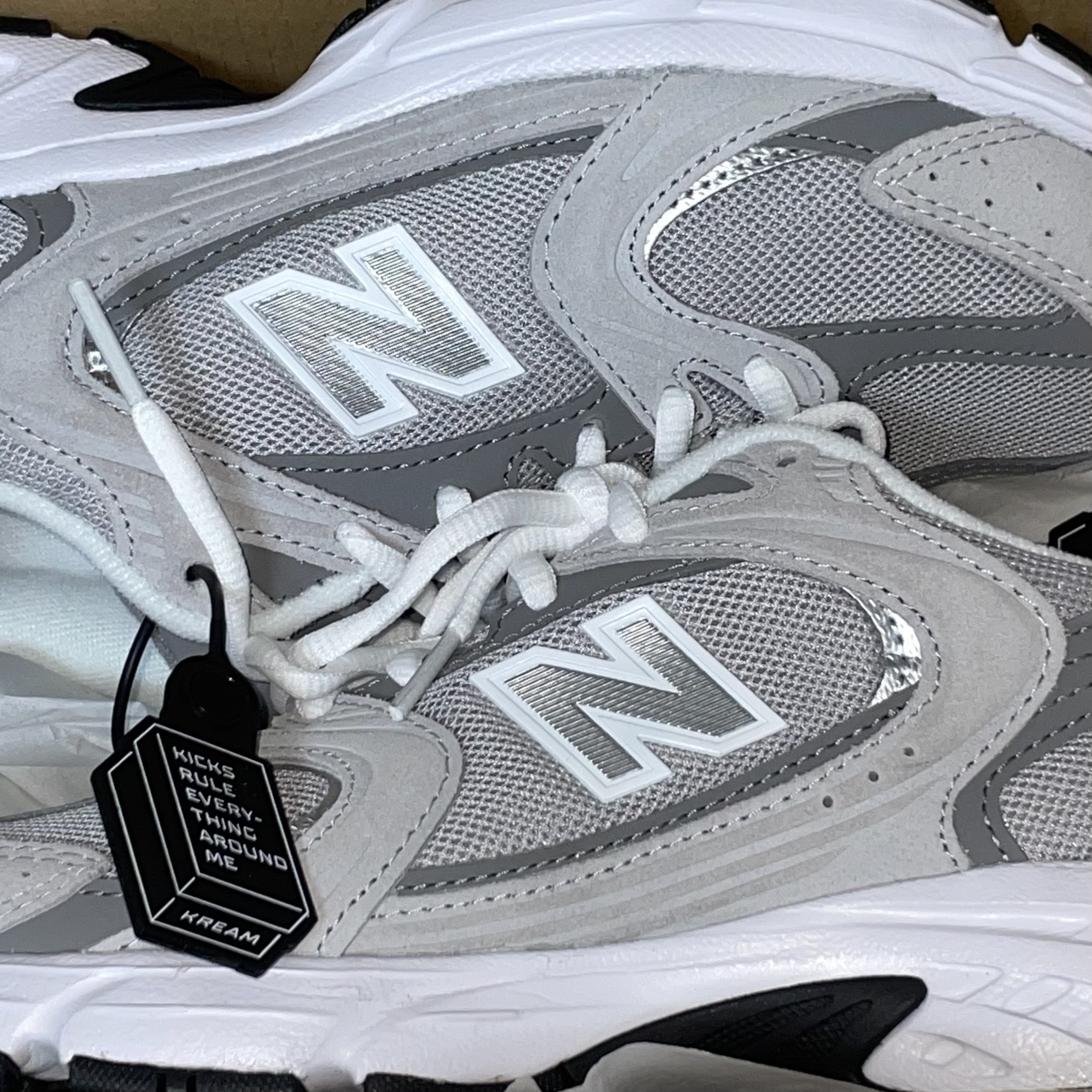 New Balance 530 Grey 착용 스타일