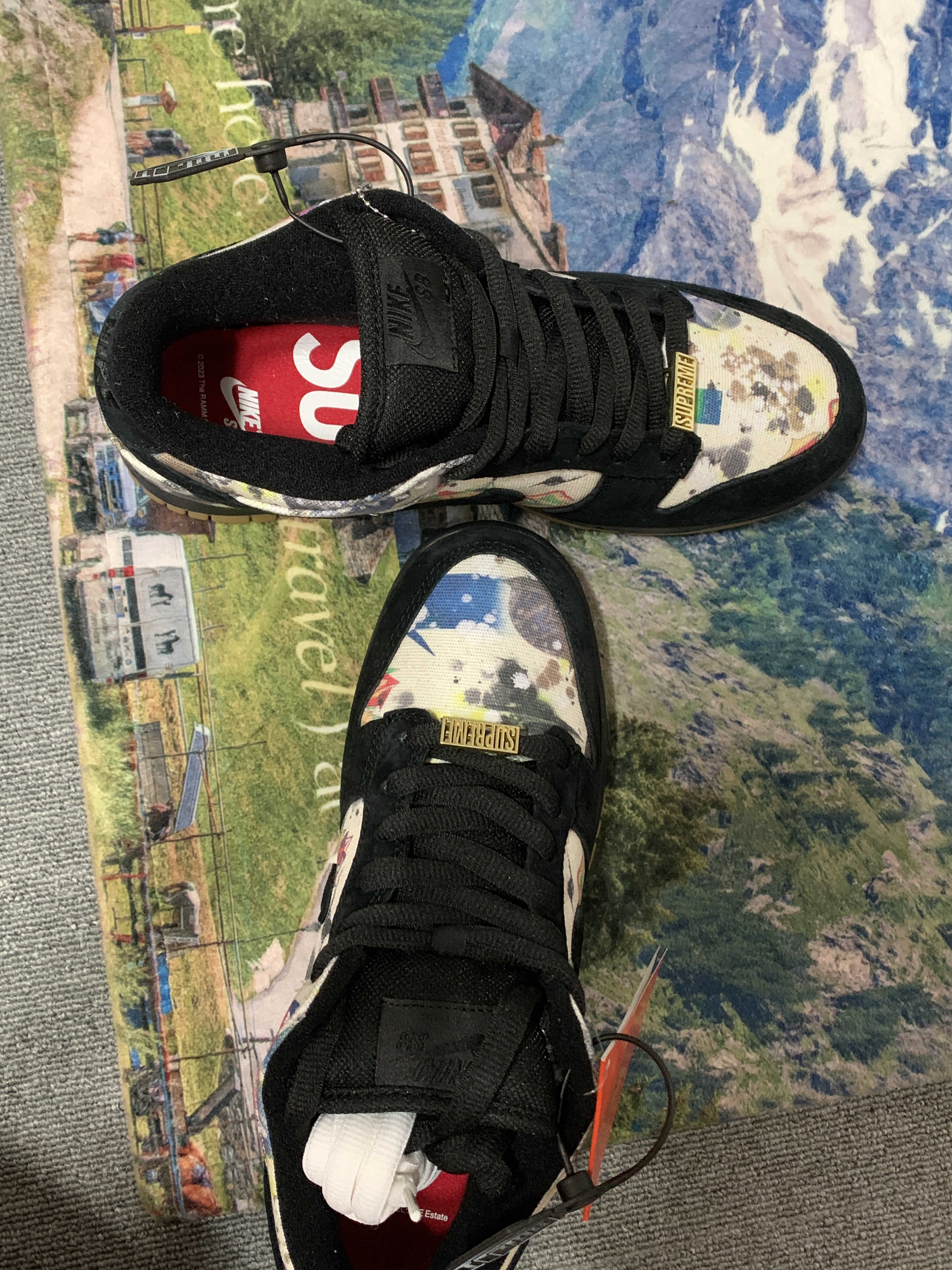 Nike x Supreme SB Dunk Low QS Rammellzee Black 착용 스타일 - 5