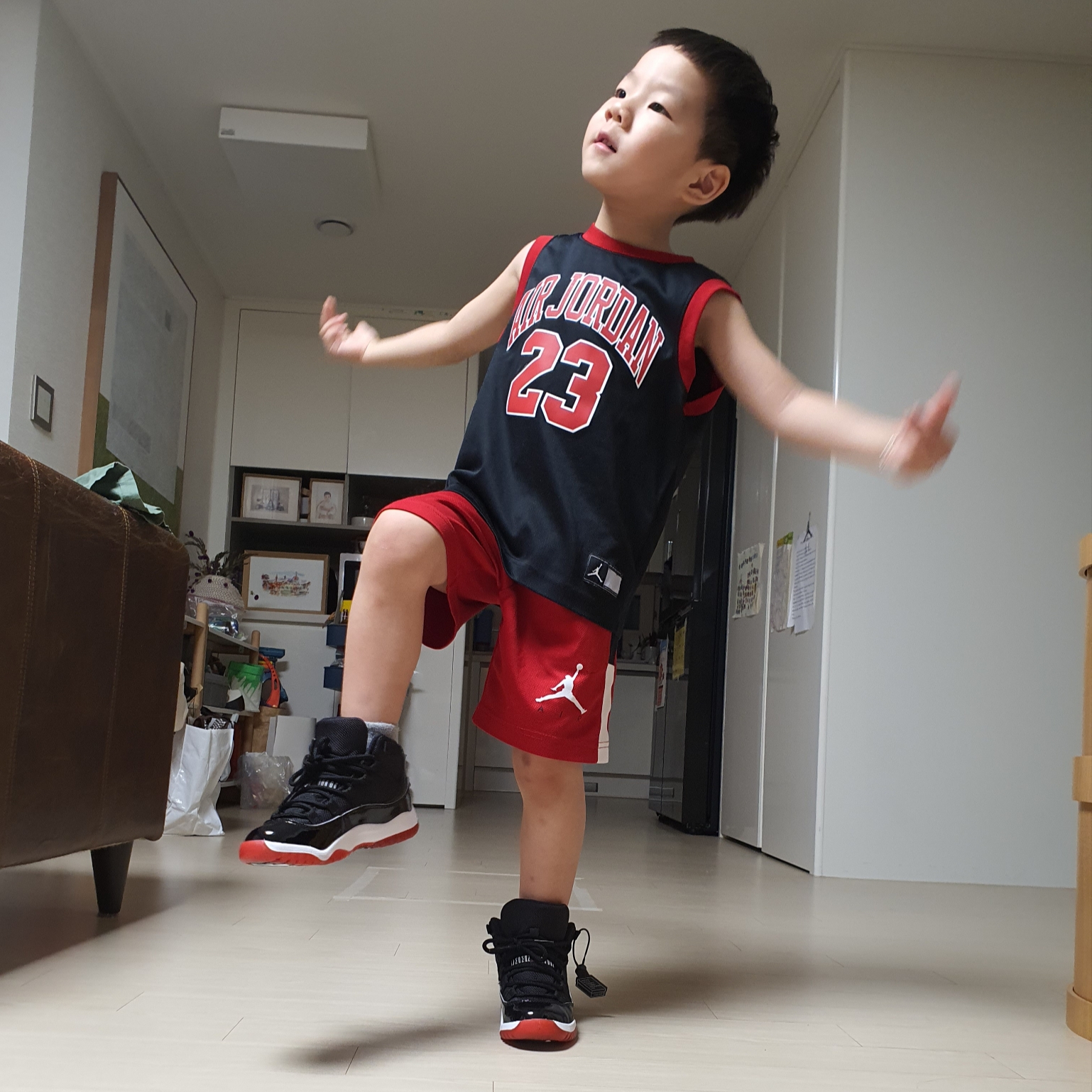 Jordan 11 Retro Low Bred 착용 스타일 - 2