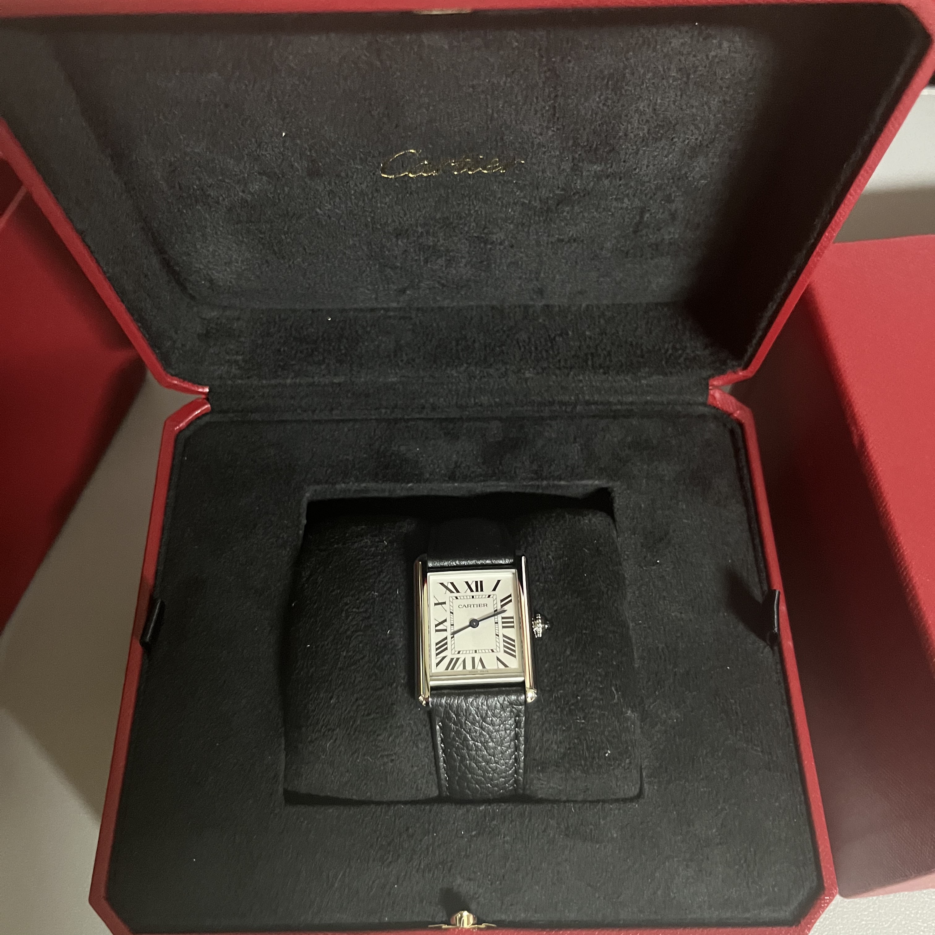 Cartier Tank Must Watch Large Quartz Steel Calfskin Black 착용 스타일 - 2