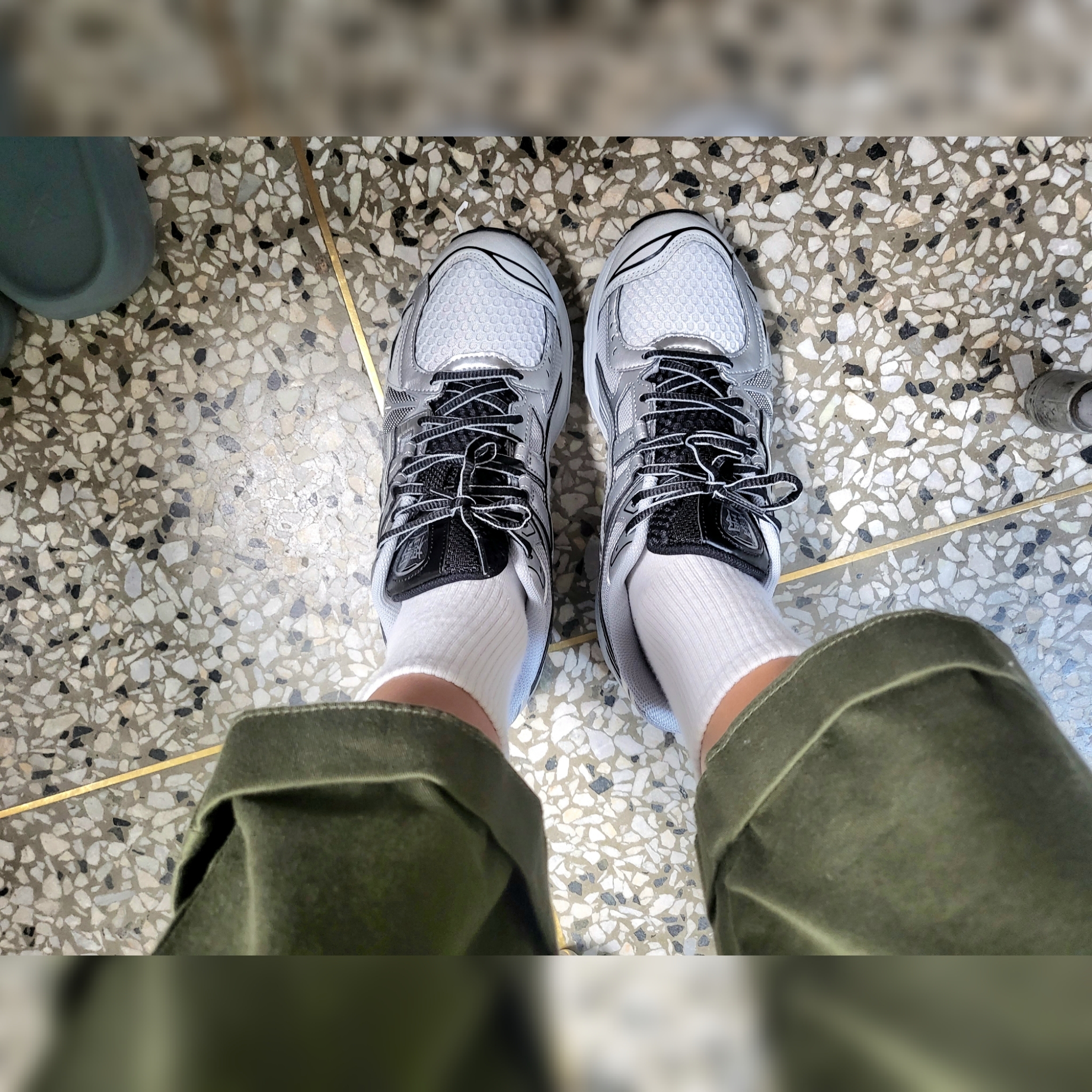Asics Gel-Kayano Legacy Pure Silver 착용 스타일 - 1