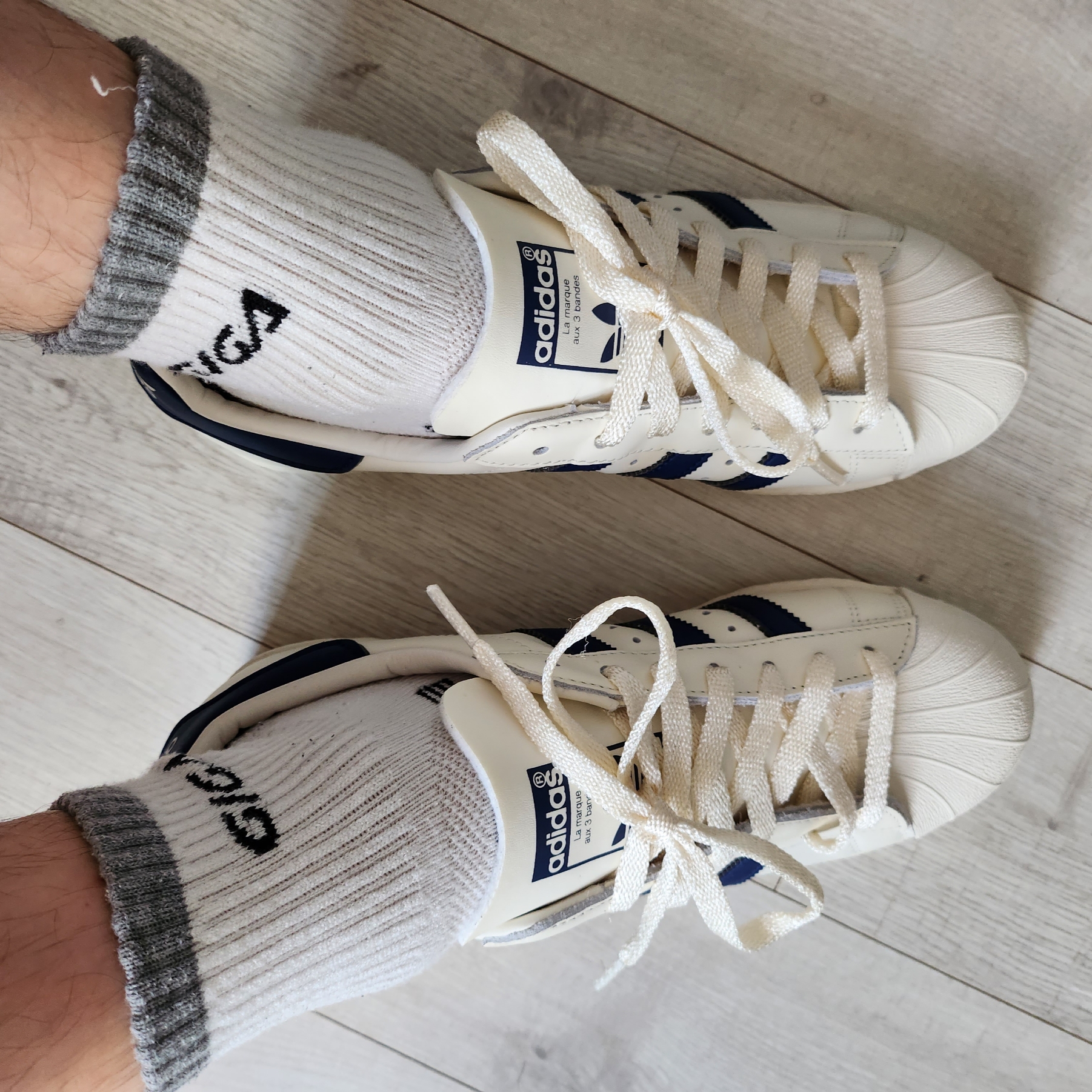 Adidas Superstar 82 White Dark Blue 착용 스타일
