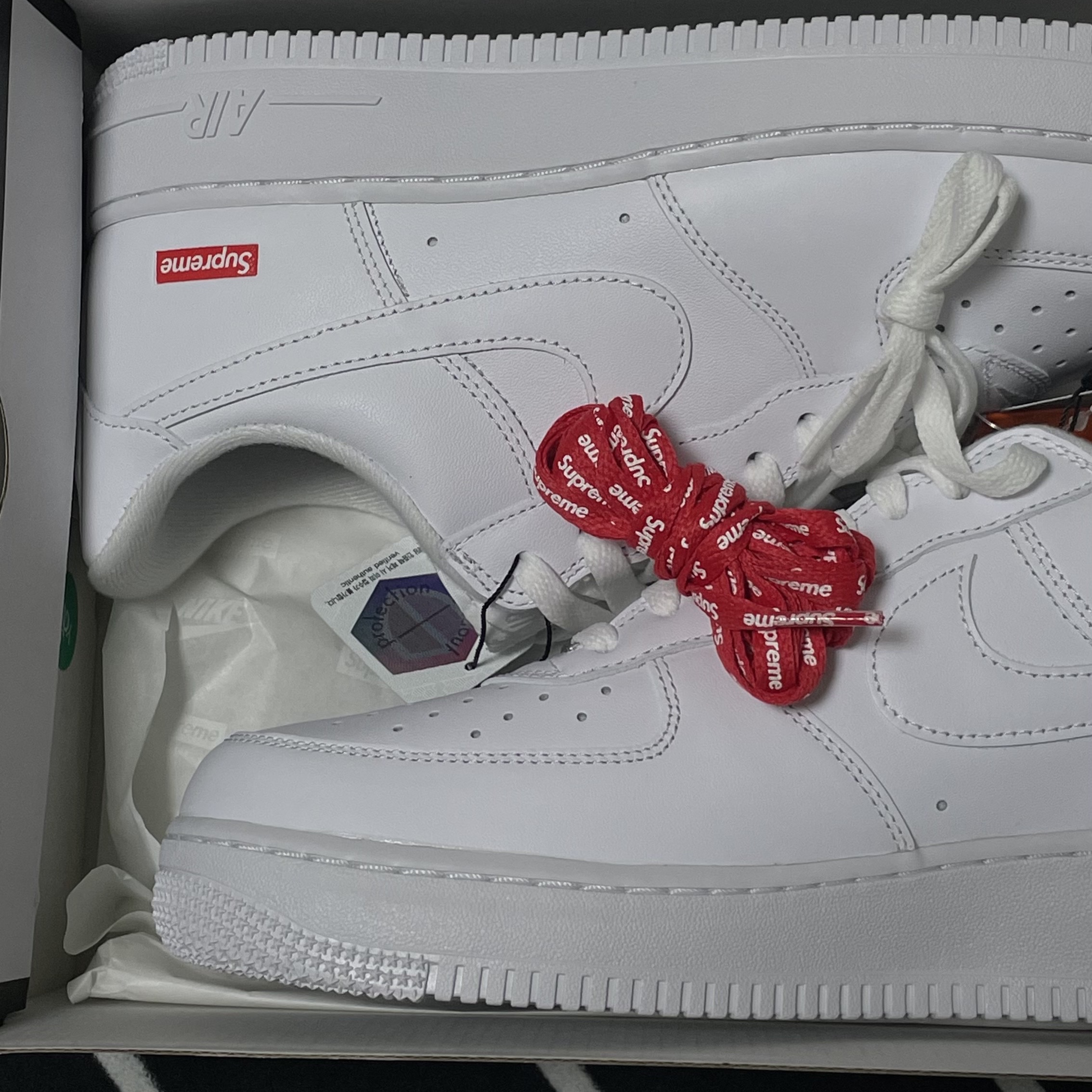 Nike x Supreme Air Force 1 Low White 착용 스타일