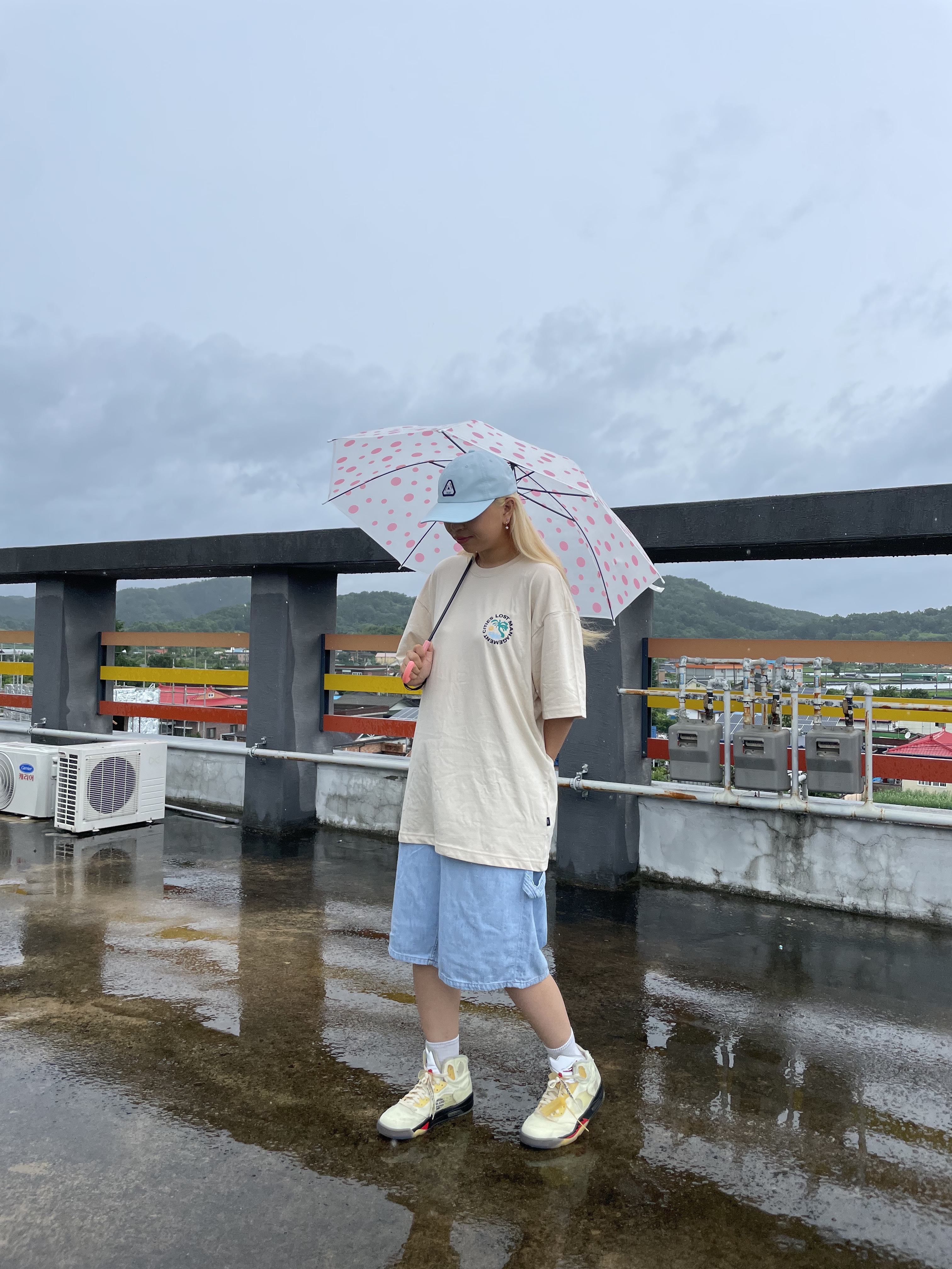 Jordan 5 x Off-White Retro SP Sail Fire Red 착용 스타일