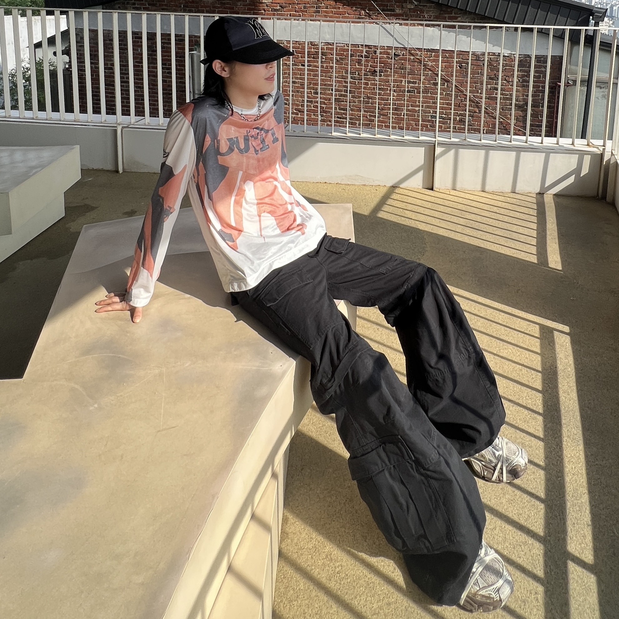 Balenciaga Flared Cargo Pants Black, Balenciaga 3XL Sneakers Worn Out Light Beige 착용 스타일 - 4