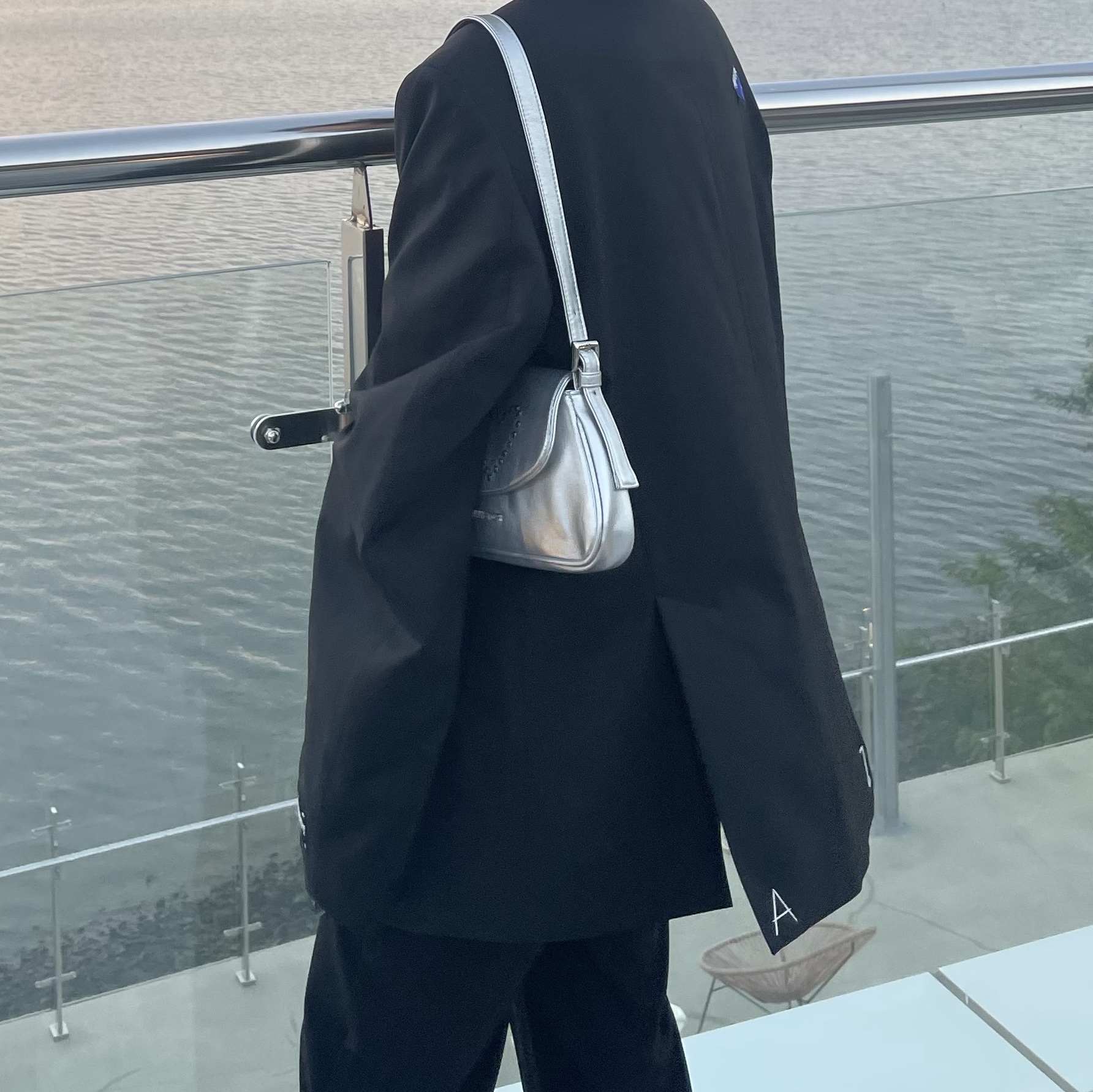 Zara x Ader Error Oversize Blazer Black, The Museum Visitor Women Heart Stud Mini Bag Silver 착용 스타일 - 2
