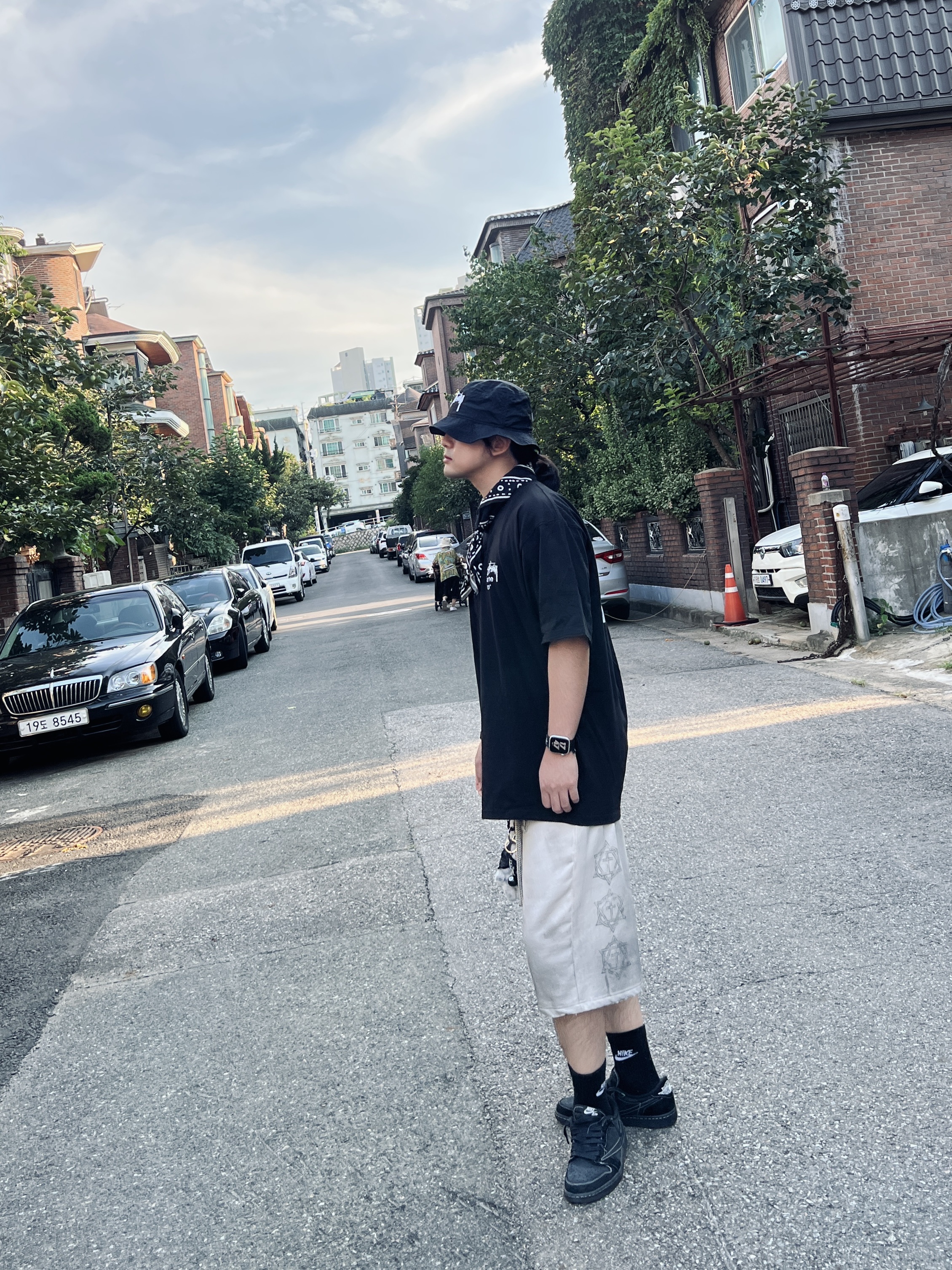 Stussy x Martine Rose Collage Pigment Dyed T-Shirt Black, Stussy 8 Ball Keychain Black 착용 스타일 - 3