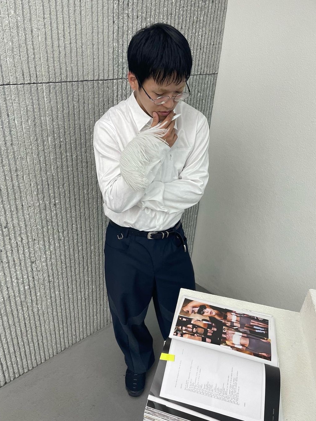 Helixclothing Scapula Shirt White, Helixclothing Sapphire Trousers Blue Check 착용 스타일 - 1