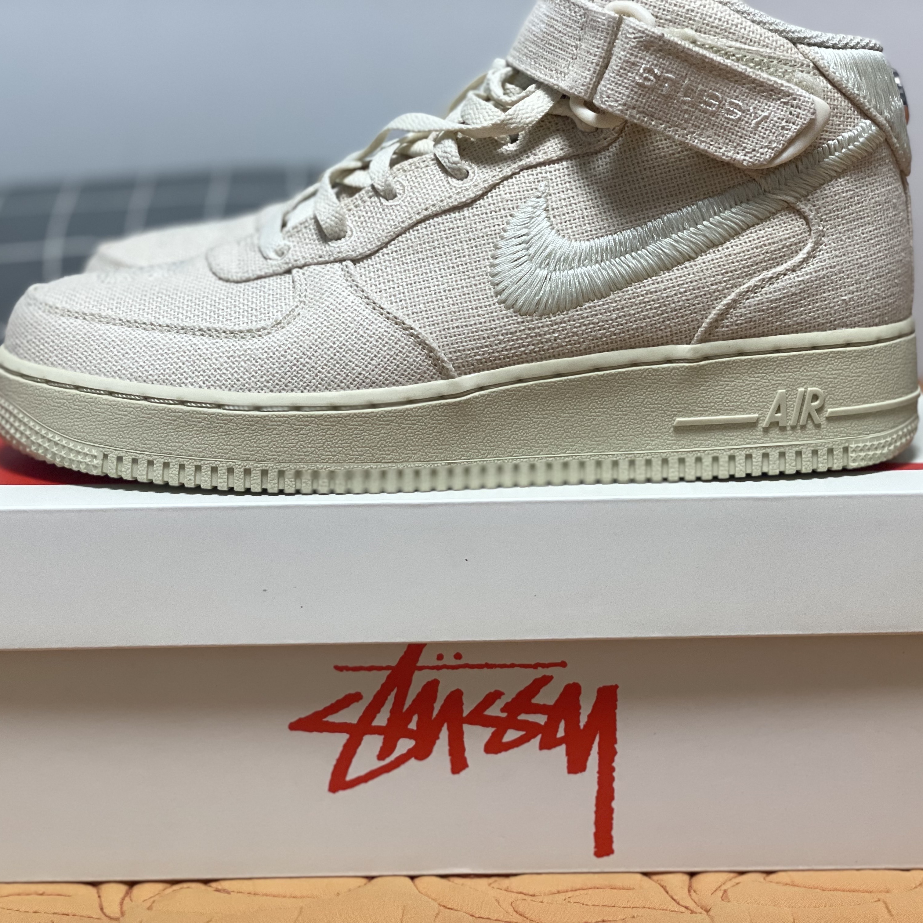 Nike x Stussy Air Force 1 '07 Mid SP Fossil 착용 스타일 - 4