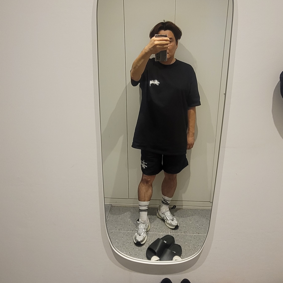 Nike V2K Run Summit White Metallic Silver 착용 스타일 - 1