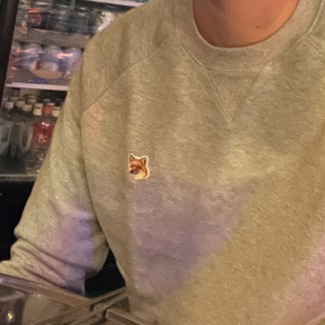 Maison Kitsune Fox Head Patch Classic Sweatshirt Grey Melange 착용 스타일