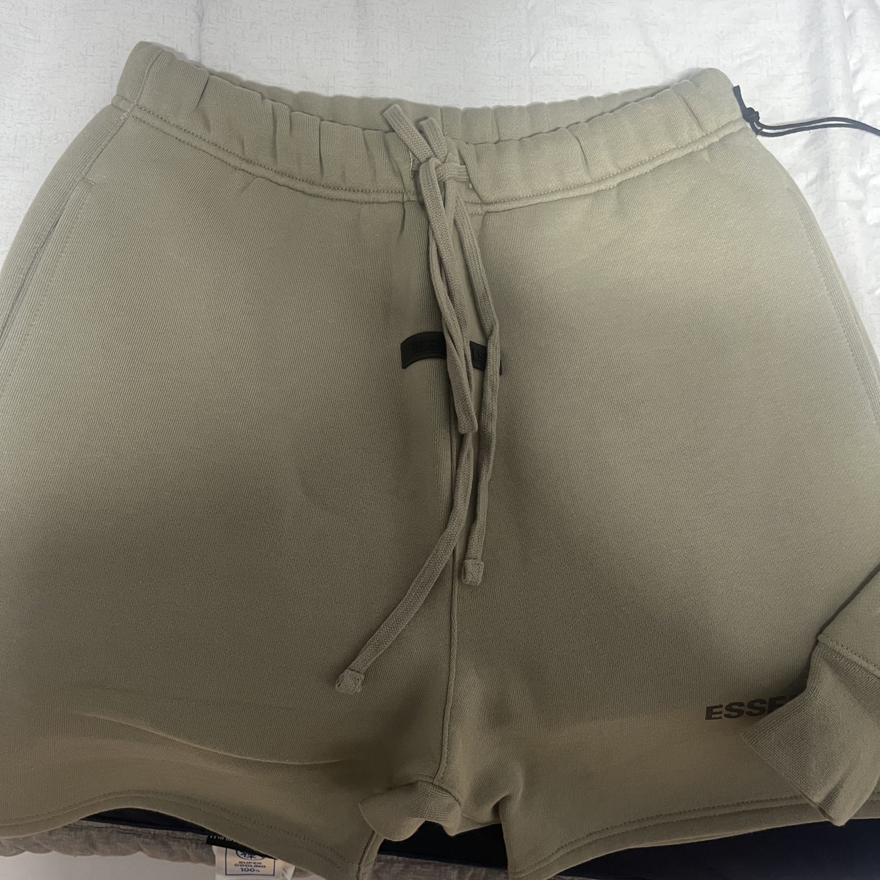 Essentials Sweatshorts Pistachio - 21FW 착용 스타일