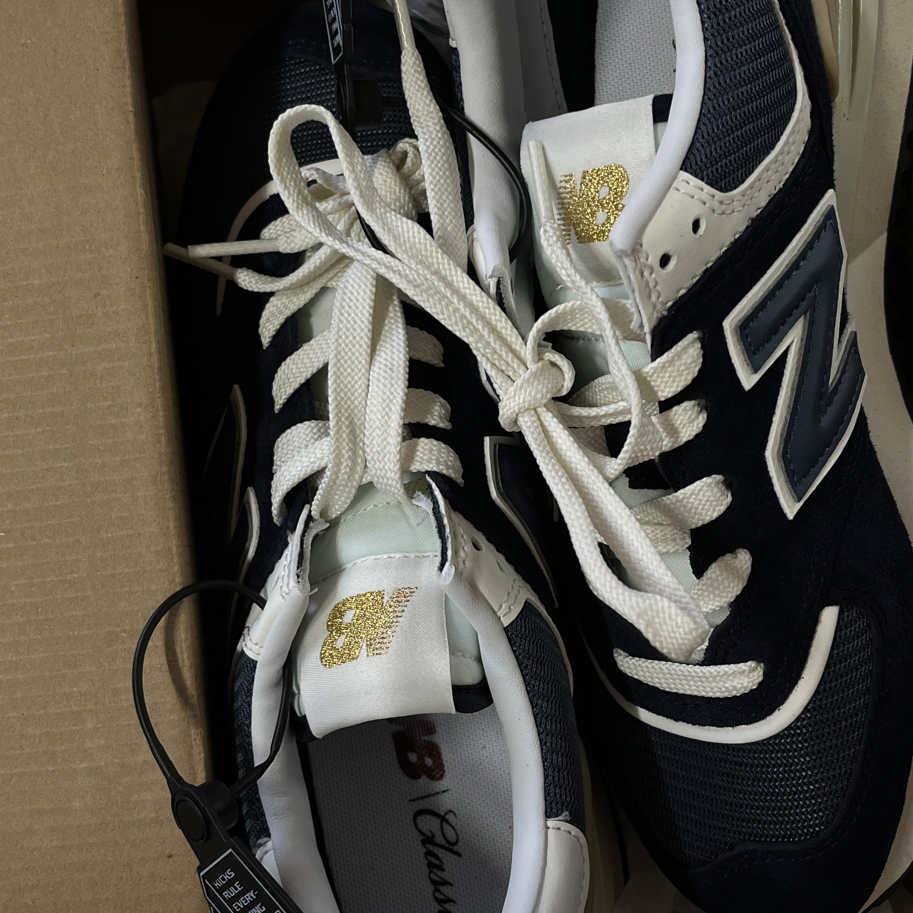New Balance 574 Legacy Navy 착용 스타일