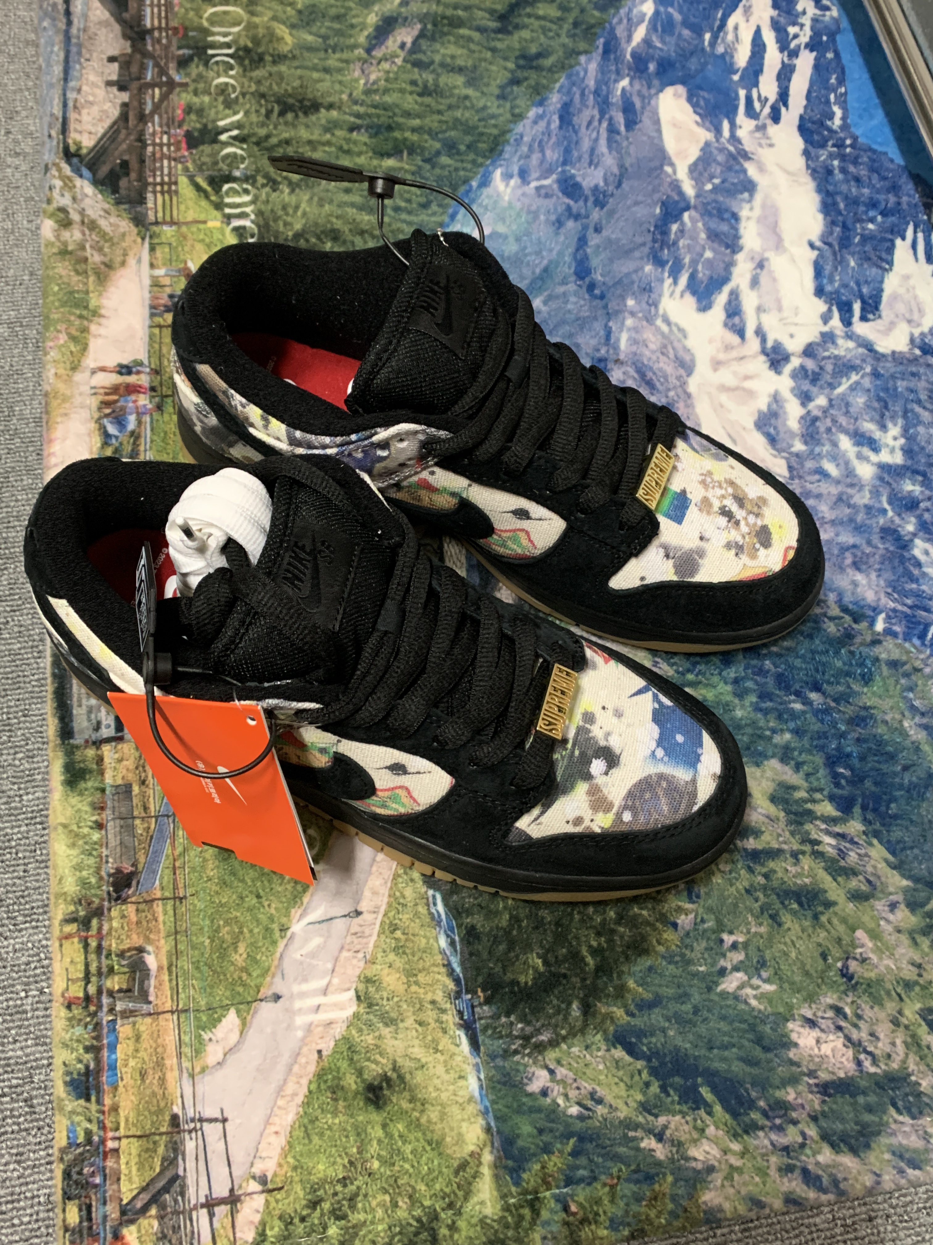 Nike x Supreme SB Dunk Low QS Rammellzee Black 착용 스타일 - 3